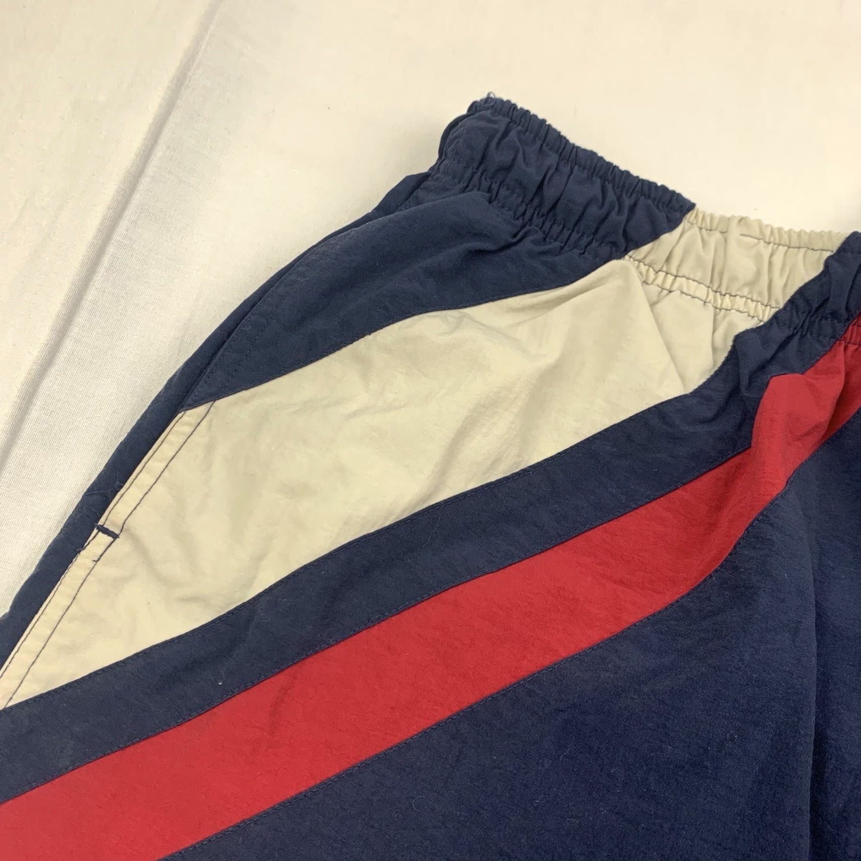 Tommy Hilfiger Vintage Tommy Hilfiger Swim Trunks Adult Large Blue Logo Flag Embroider 90s USA Size US 33 - 3 Thumbnail