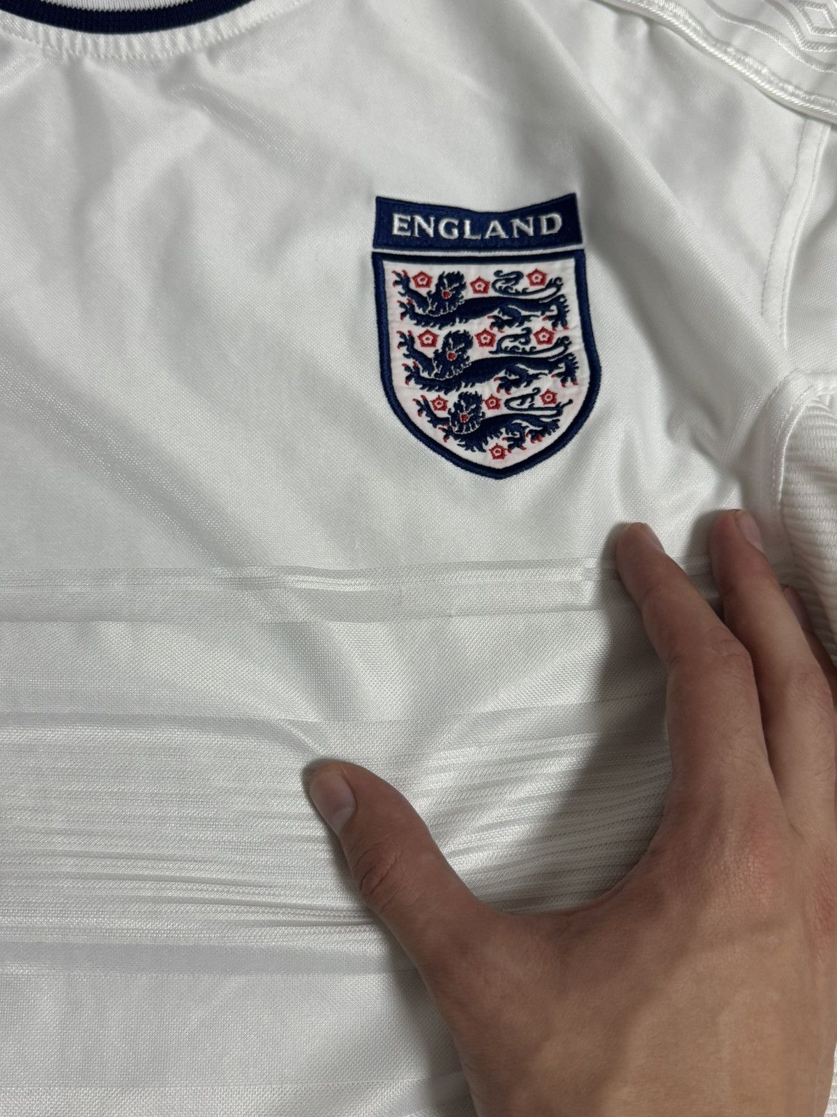 Umbro Vintage Umbro England 00/01 Y2K soccer jersey retro t-shirt Size US M / EU 48-50 / 2 - 8 Thumbnail