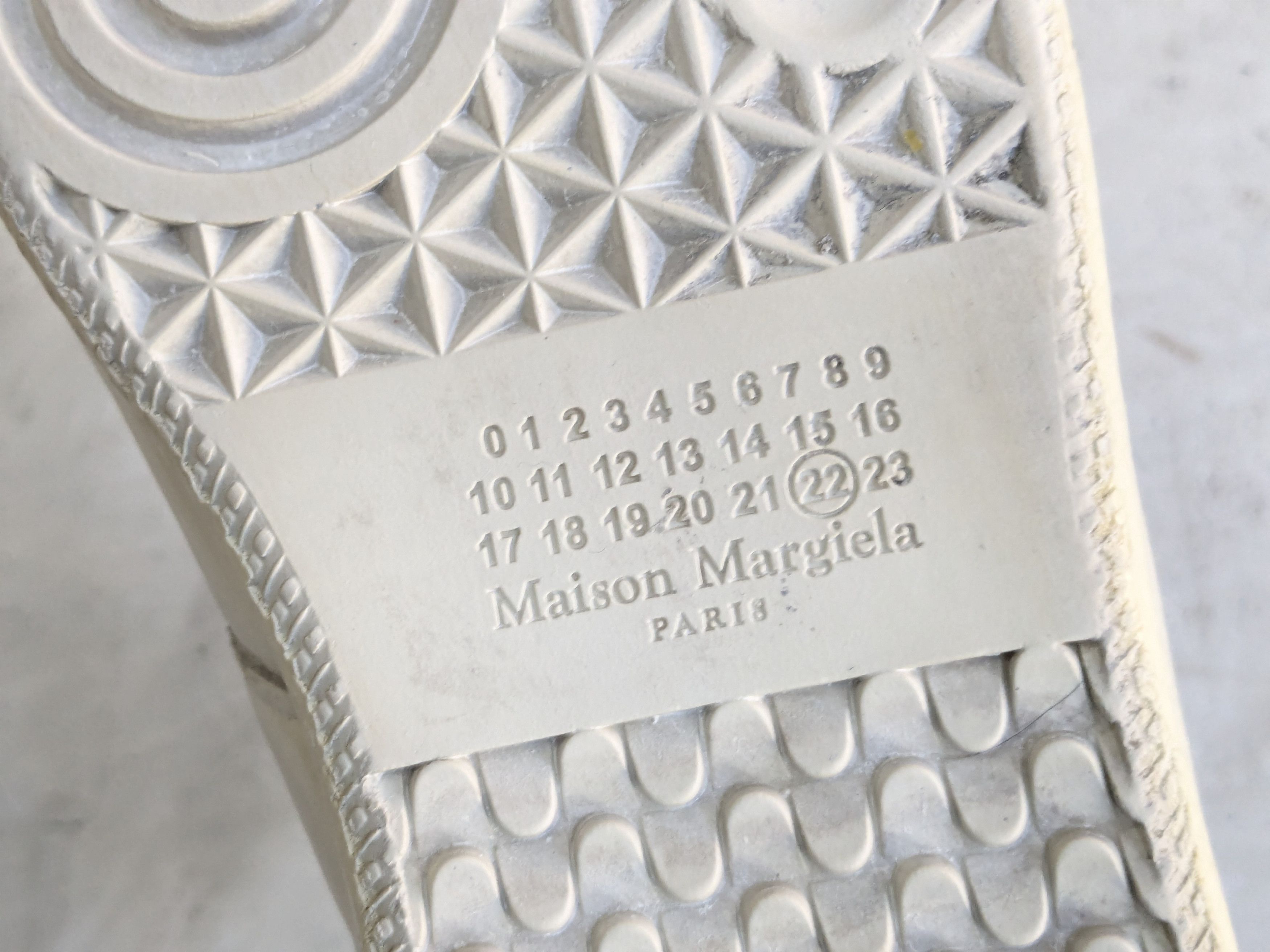 Maison Margiela Maison Margiela Replica Gat White 9 42 Rubber Low Tops Size US 9 / EU 42 - 15 Thumbnail