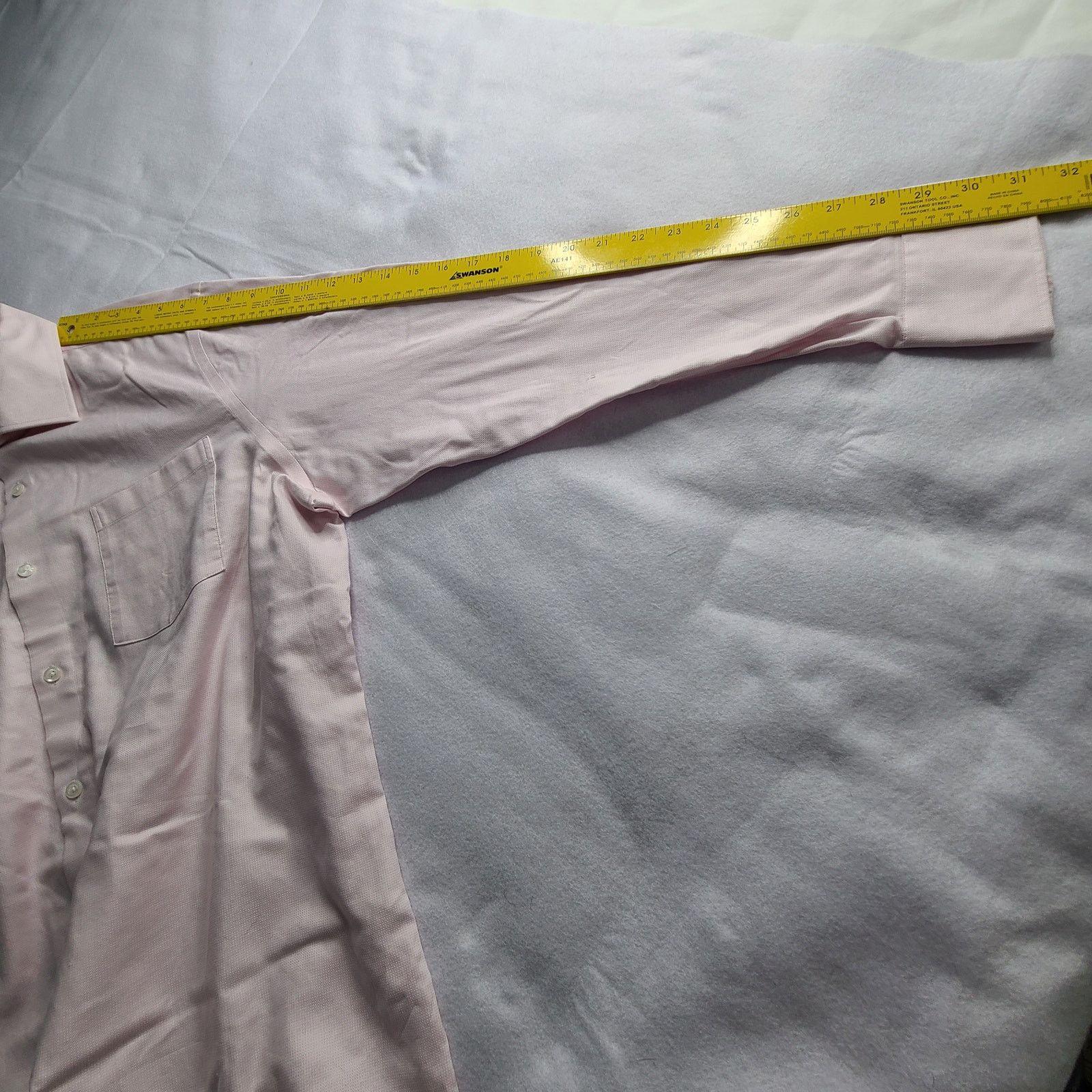 Haggar Haggar Slim Fit Light Pink Button Down Shirt 17-17 1/2 34/35 Size US M / EU 48-50 / 2 - 9 Thumbnail