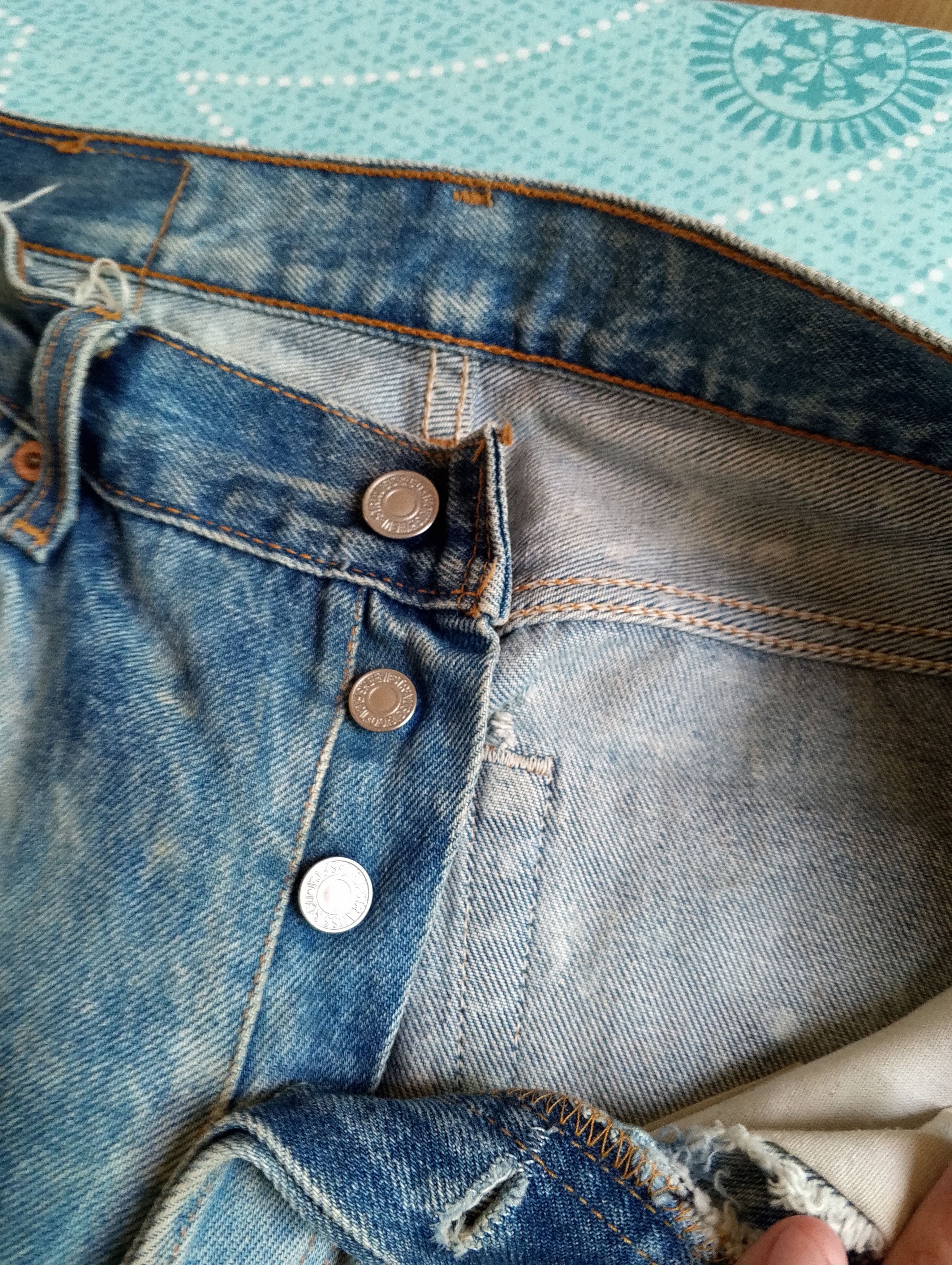 Levi's Vintage Clothing Vintage Thrashed Distressed Levi’s 501 Jeans Size US 31 - 20 Thumbnail