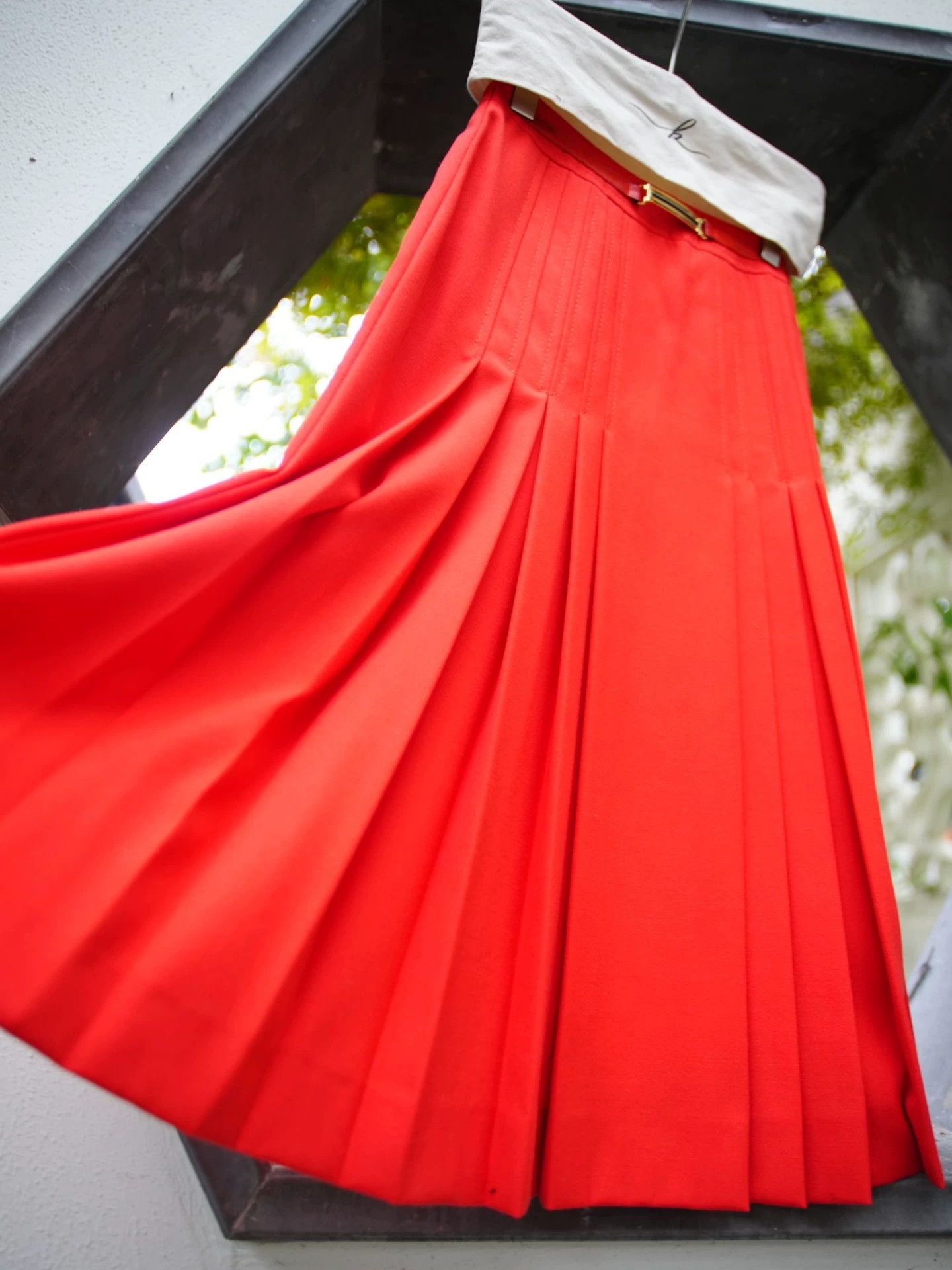 Celine Celine Vintage Red Pleated Wool M Skirt Size 27" / US 4 / IT 40 - 2 Thumbnail