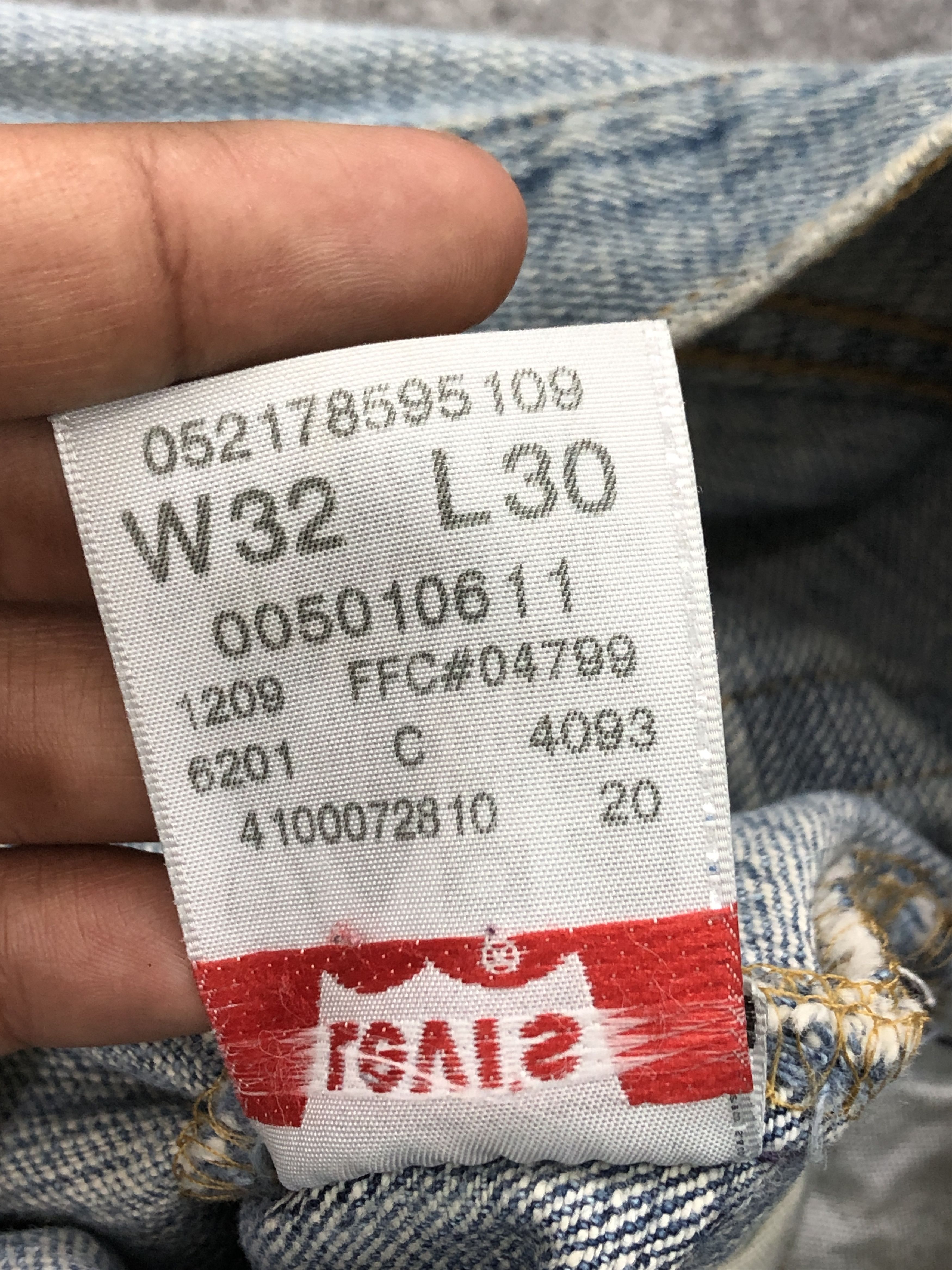 Levi's × Vintage Light Blue Washed Vintage Levis 501 Jeans Size US 32 / EU 48 - 8 Thumbnail