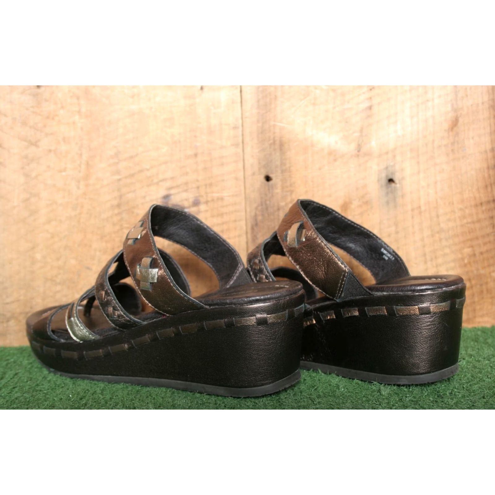 Donald Pliner DONALD J PLINER Smoke 2 Metallic Leather Wedge Heel Slide Sandals Sz. 8M Size US 8 / IT 38 - 3 Thumbnail