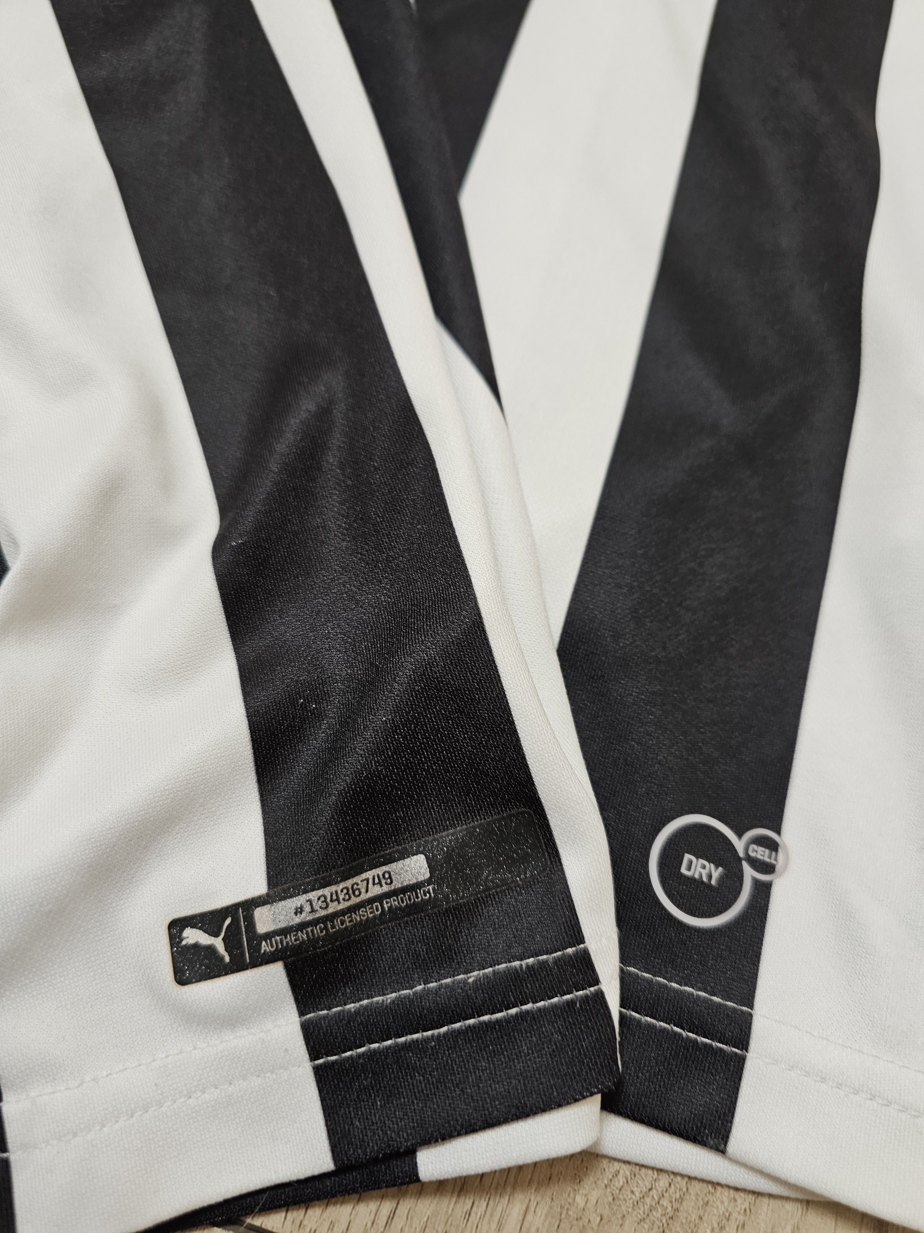 Puma NEWCASTLE UNITED 2018 2019 HOME FOOTBALL SHIRT SOCCER JERSEY Size US XL / EU 56 / 4 - 6 Thumbnail
