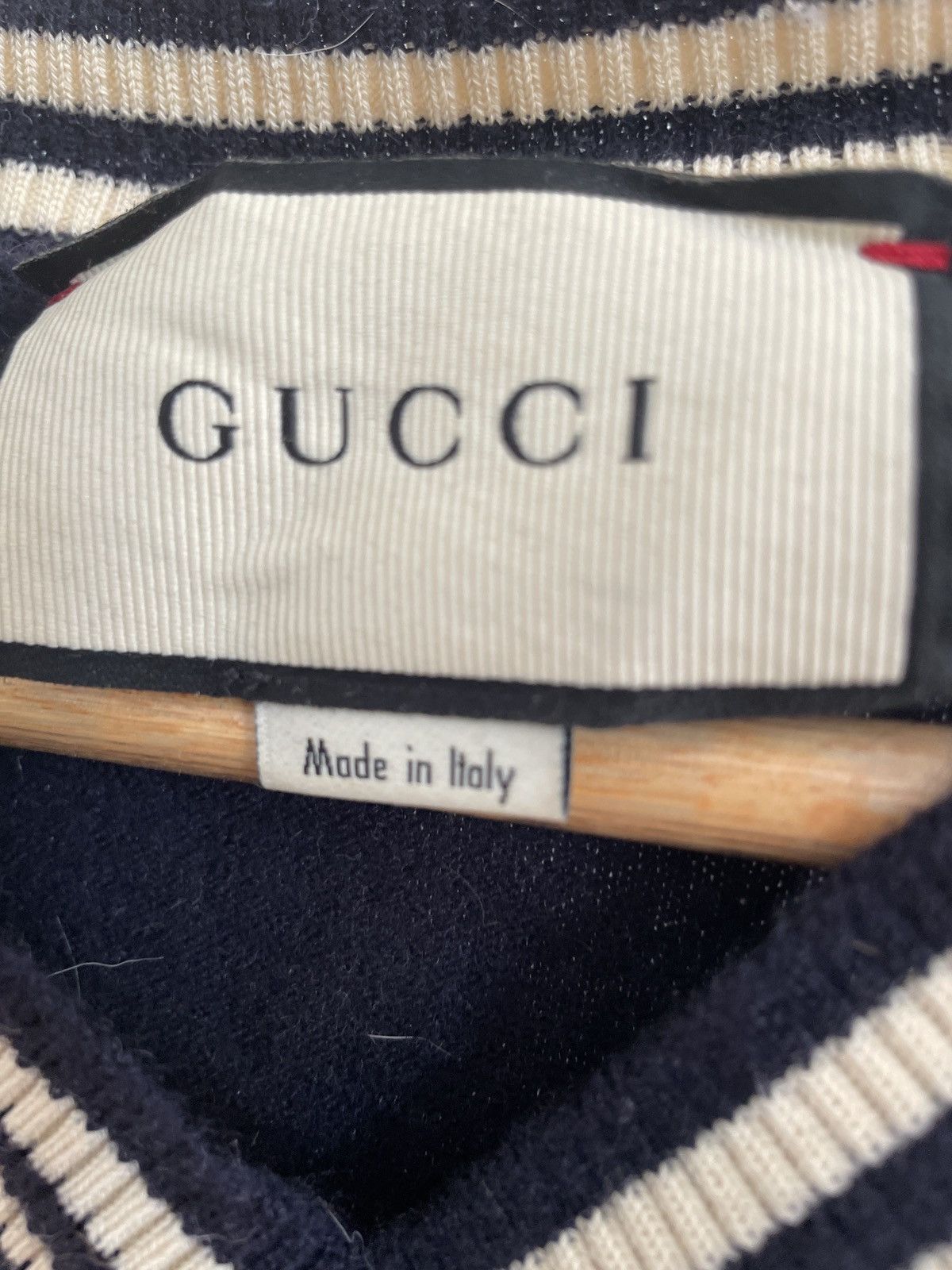 Gucci Bee embroidery V-neck sweater Size US M / EU 48-50 / 2 - 3 Thumbnail
