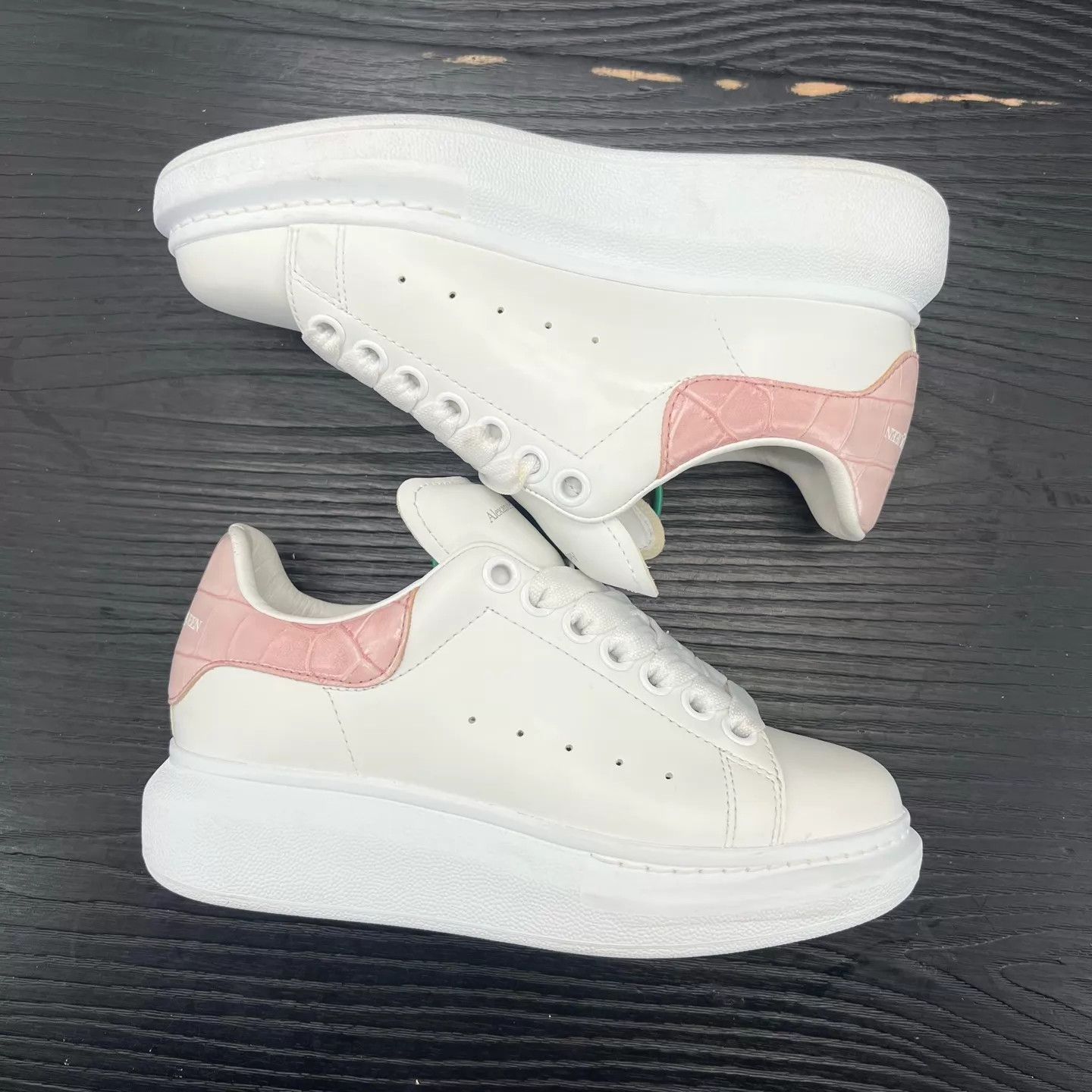 Alexander McQueen Alexander McQueen white pink croc women's 34.5 99new Size US 4 / IT 34 - 3 Thumbnail