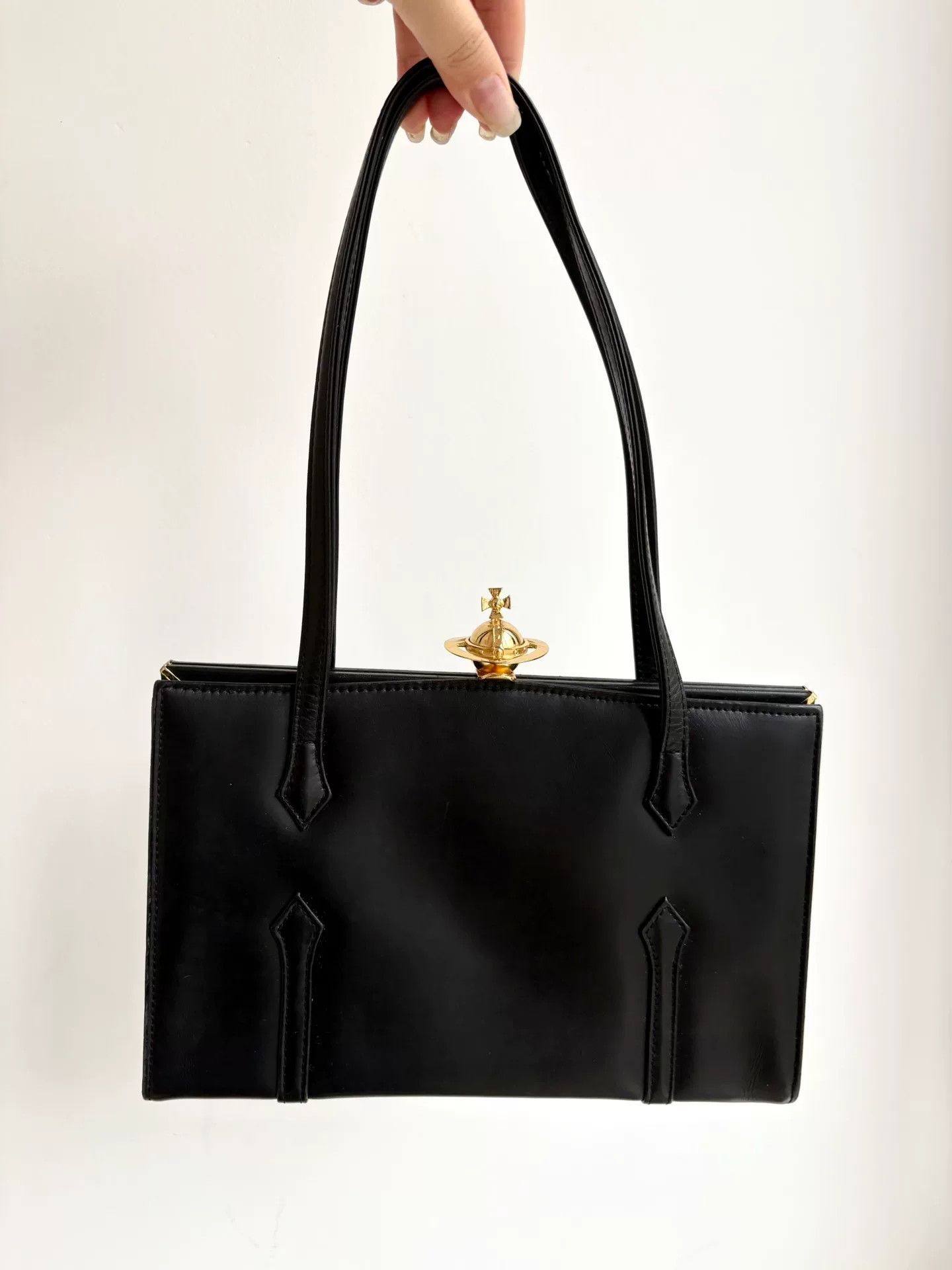 Vivienne Westwood Vivienne Westwood Black Saturn Shoulder Bag Size ONE SIZE - 1 Thumbnail