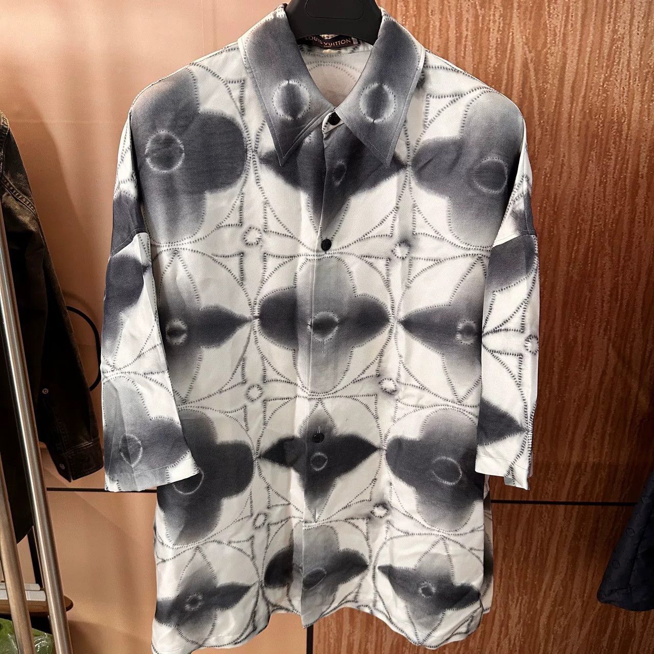 Louis Vuitton Louis Vuitton Ink Wash Silk Short-Sleeve Shirt Size US M / EU 48-50 / 2 - 1 Thumbnail