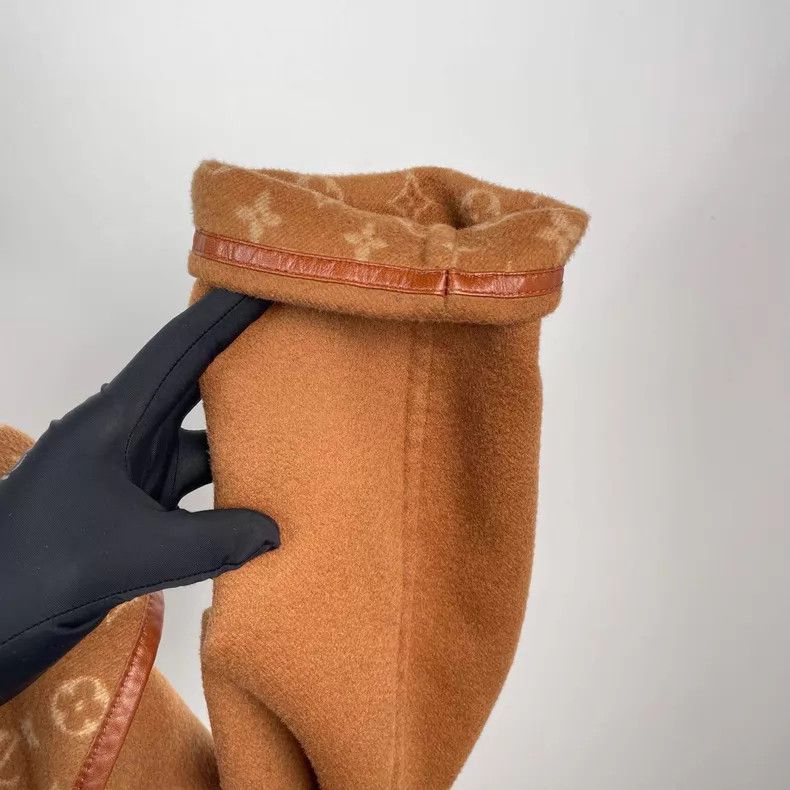 Louis Vuitton Louis Vuitton Cashmere wrap inside full print hooded coat Size XS / US 0-2 / IT 36-38 - 6 Thumbnail