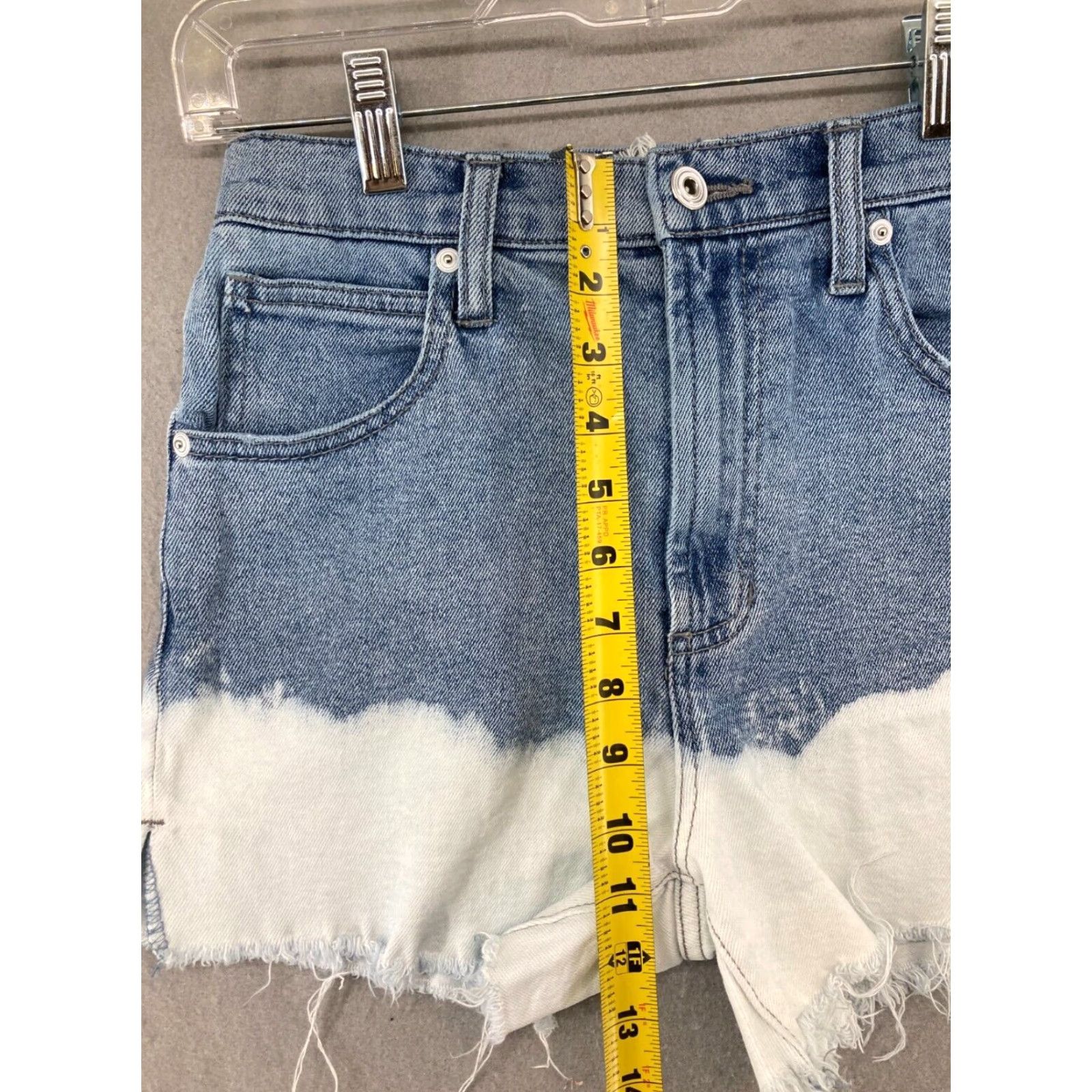 Vintage VINTAGE Altar'd State Women's Shorts 5/27 High Rise Raw Hem Denim Casual Summer Spring Fall Blue 27 Women Size 27" / US 4 / IT 40 - 4 Thumbnail