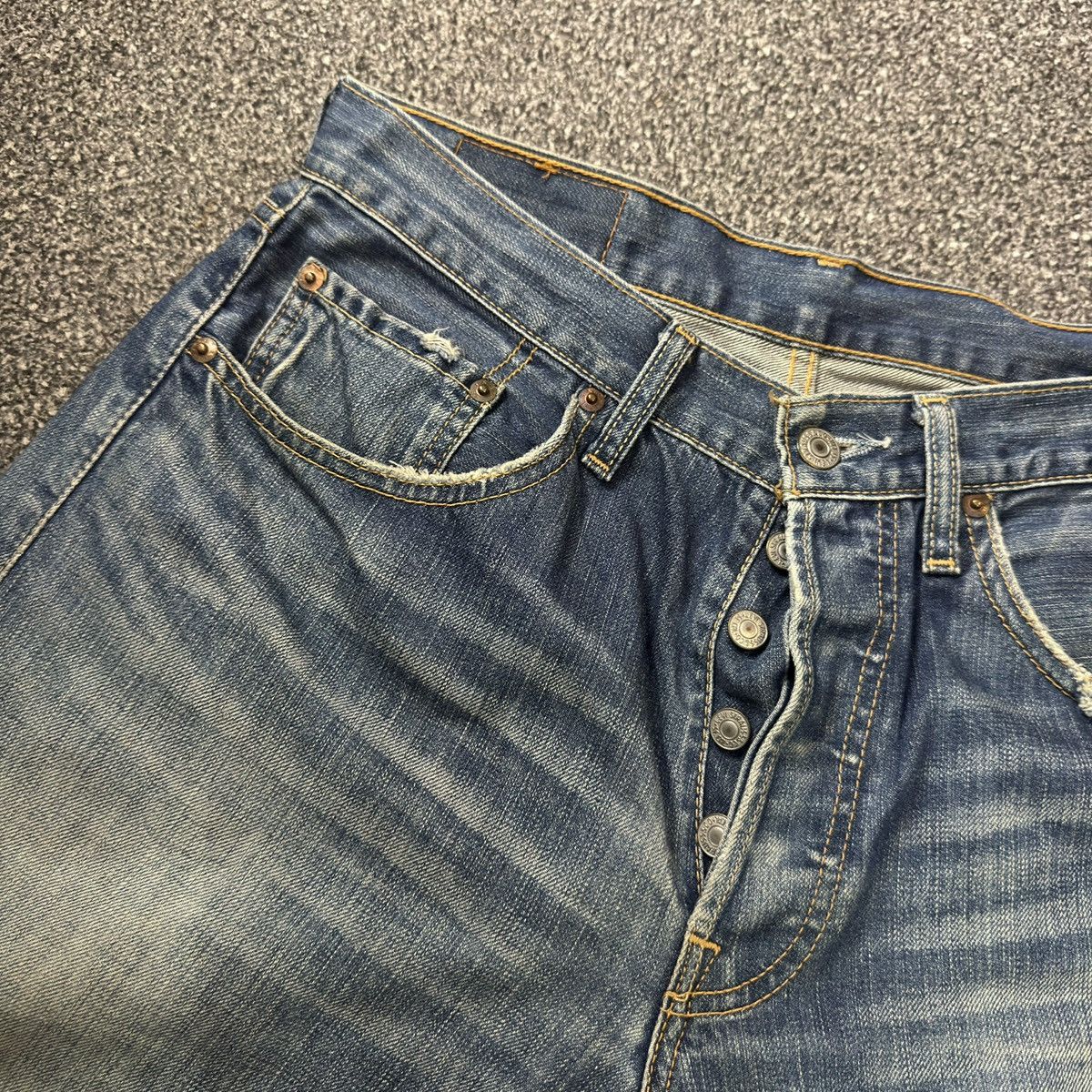 Levi's Vintage 2003 Levis 501 Distressed Faded Denim W32 Size US 32 / EU 48 - 13 Thumbnail