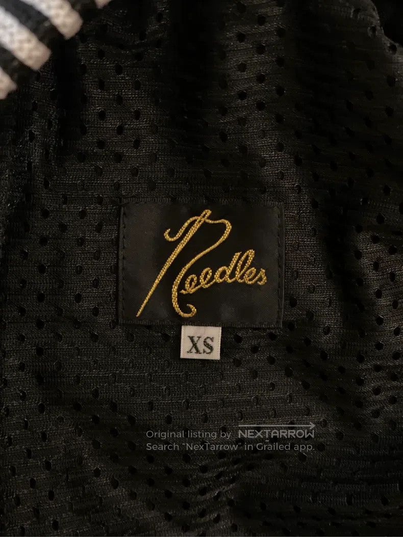 Needles Needles size XS Black and white striped butterfly embroider Size US 39 - 4 Thumbnail