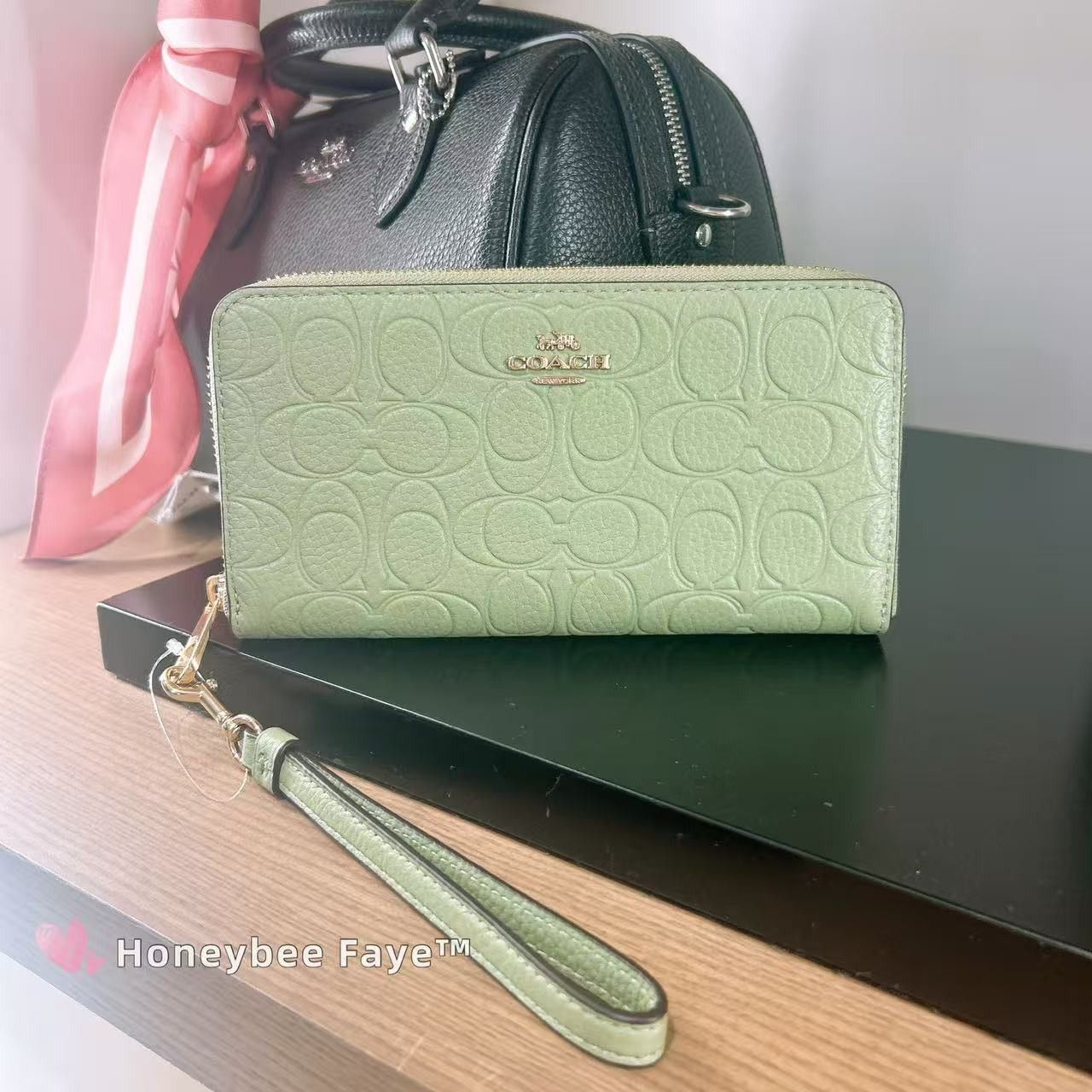 Coach Long Zip Around Wallet In Signature Leather CEW21 Size ONE SIZE - 1 Thumbnail