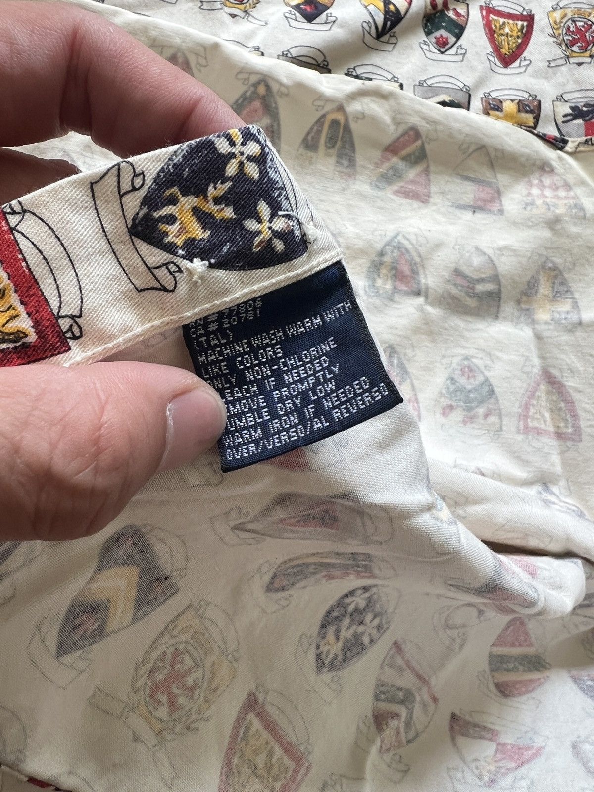 Tommy Hilfiger × Vintage Tommy Hilfiger vintage 90s cream & multi-coloured shirt Size US XXL / EU 58 / 5 - 7 Thumbnail