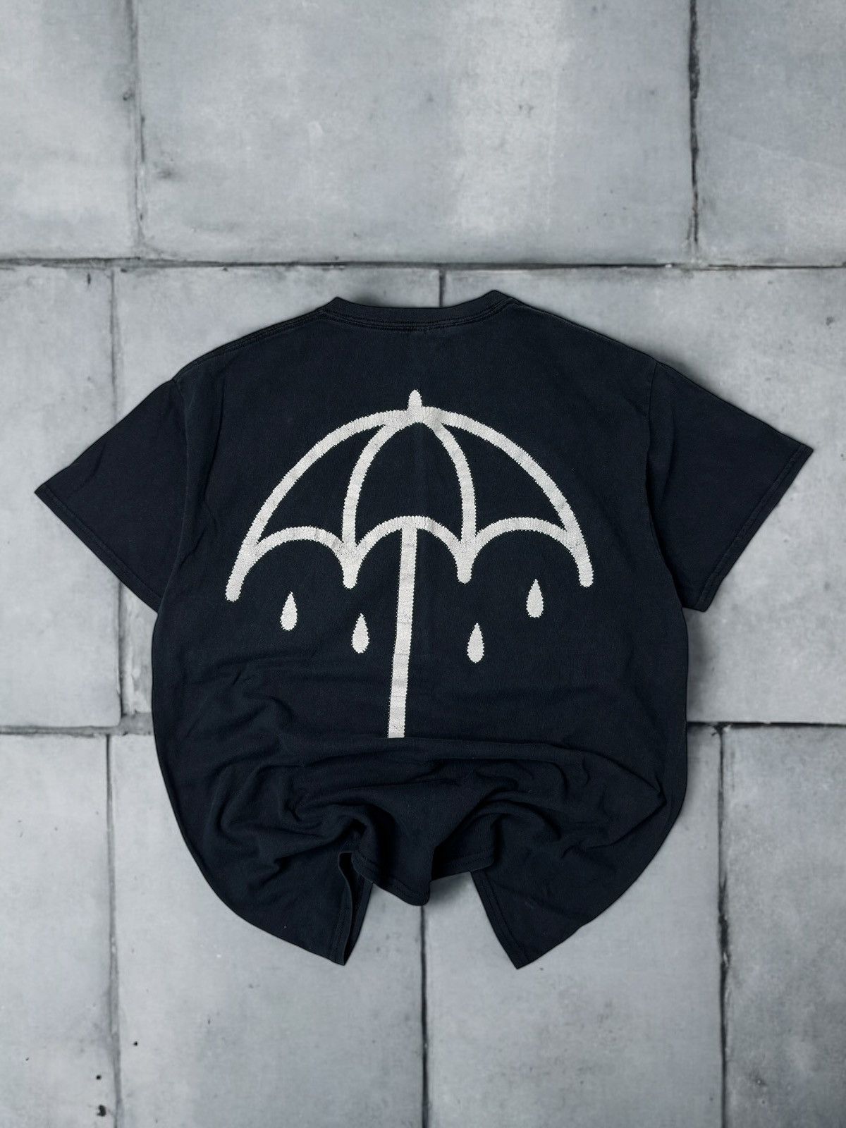 Band Tees Vintage BMTH Bring me the horizon tee rock band y2k logo 00s Size US M / EU 48-50 / 2 - 1 Thumbnail