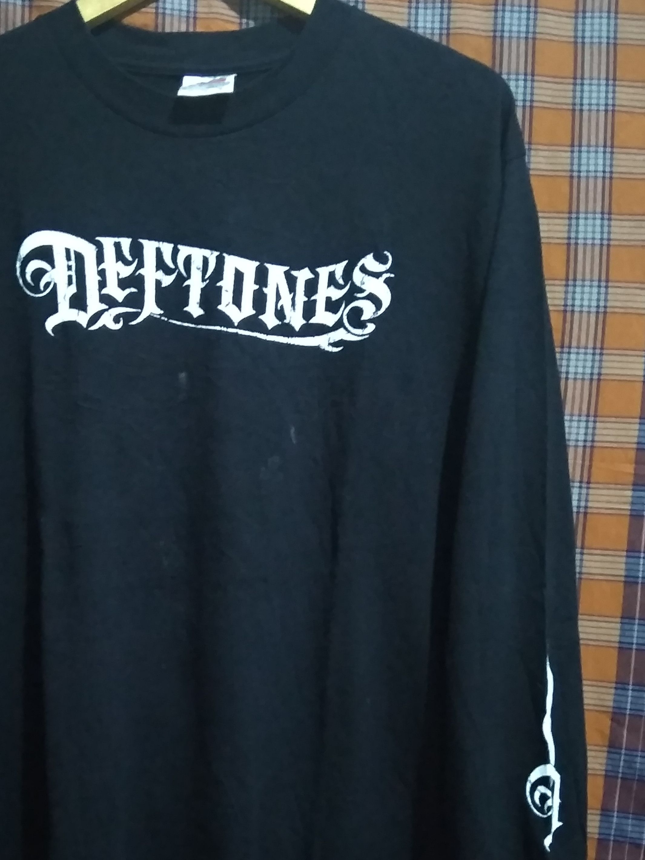 Band Tees Rare Vintage 90s Deftones tribal font spell out logo Size US L / EU 52-54 / 3 - 1 Thumbnail