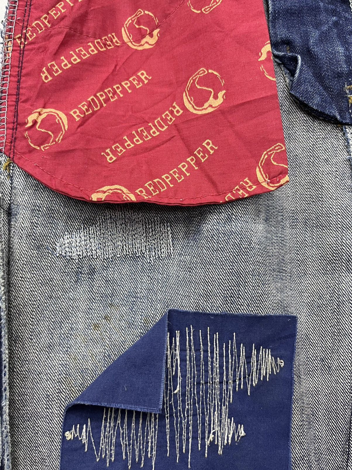 Vintage FYE🔥Vintage RED PEPPER Punk Angel Wings Big Spell-out Jeans Size 31" - 16 Thumbnail