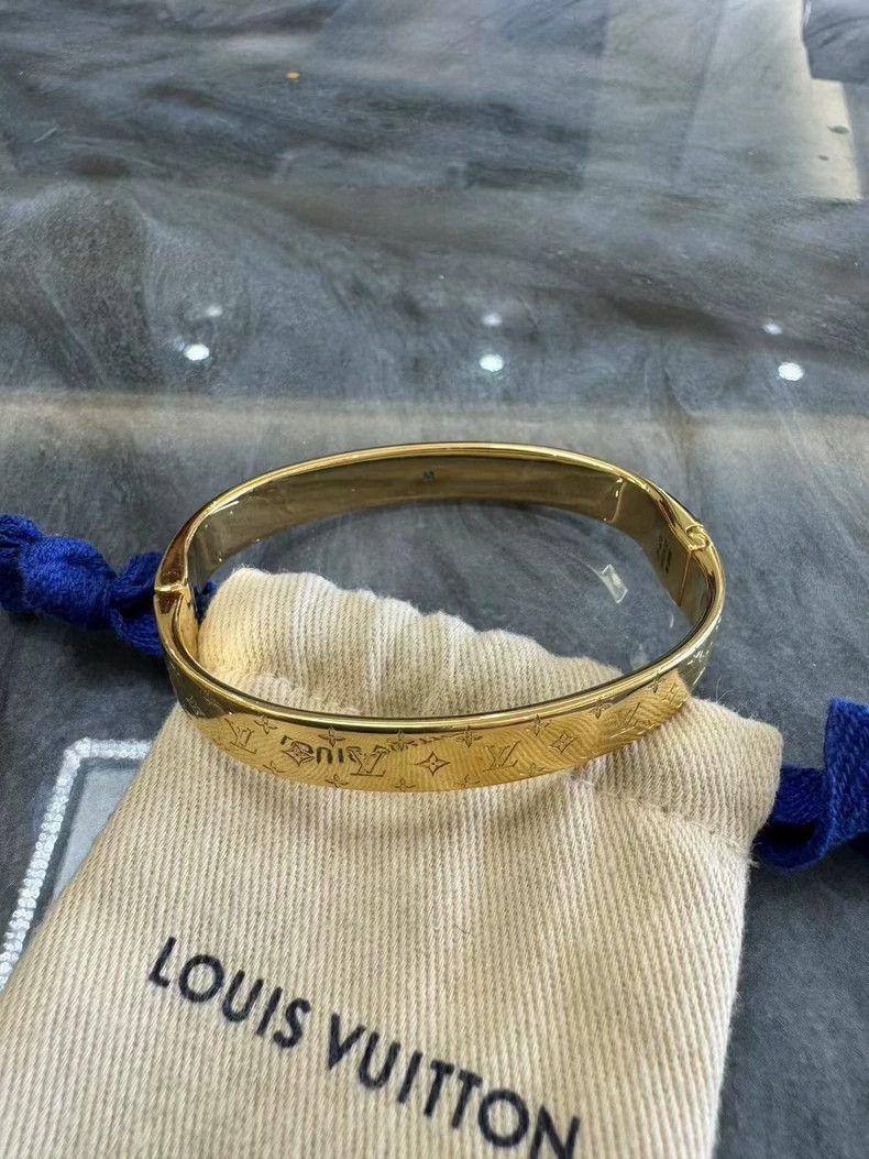 Louis Vuitton Louis Vuitton Full logo full print presbyopic gold bracele Size ONE SIZE - 1 Thumbnail