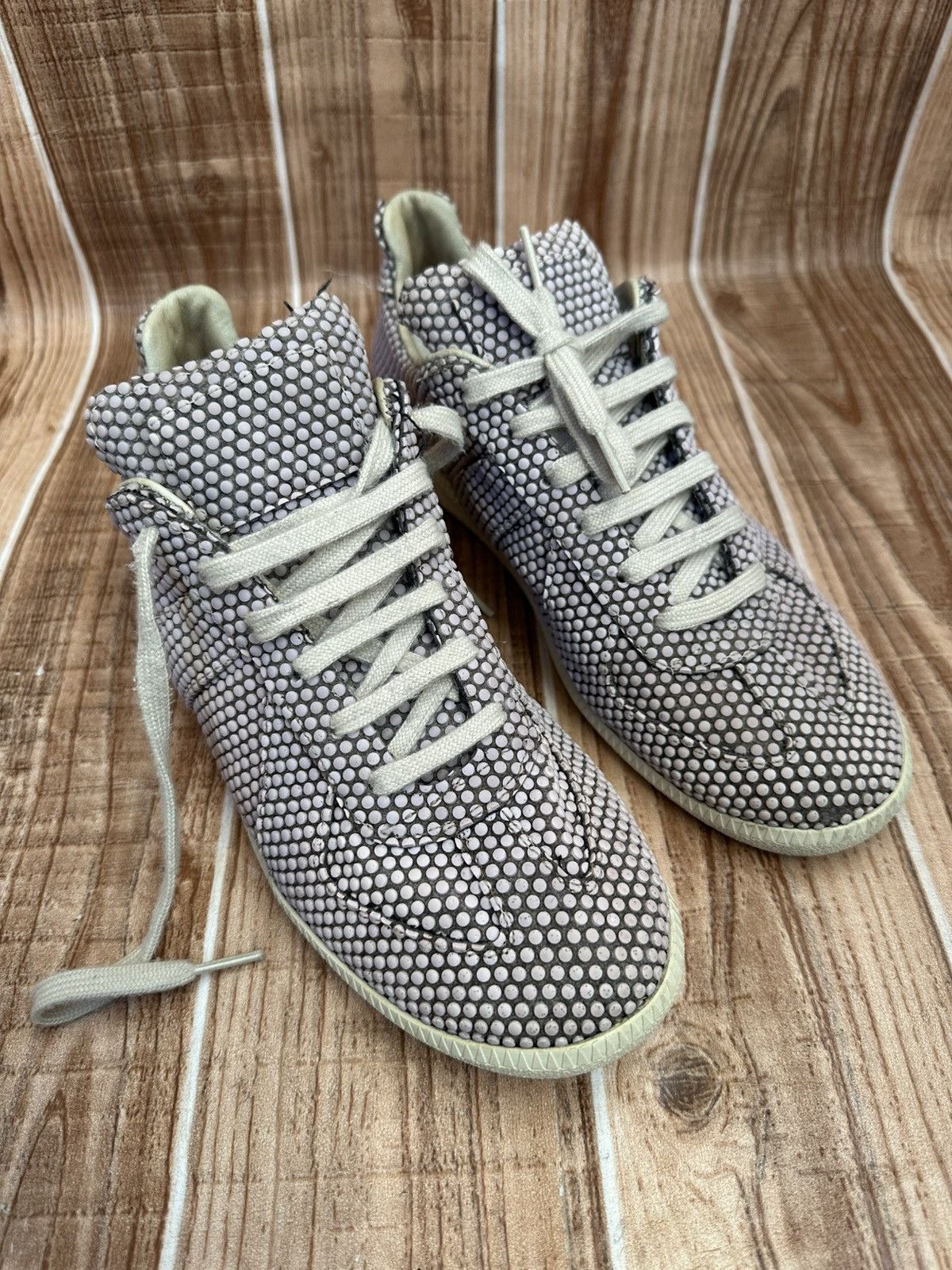 Maison Margiela Maison Margiela Replica Textured Polka Dot Sneaker Lowtops Size US 8 / EU 41 - 22 Thumbnail