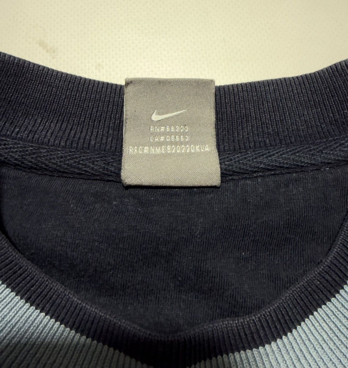 Nike Vintage 90s Nike Central Logo Sweatshirt Size US L / EU 52-54 / 3 - 11 Thumbnail