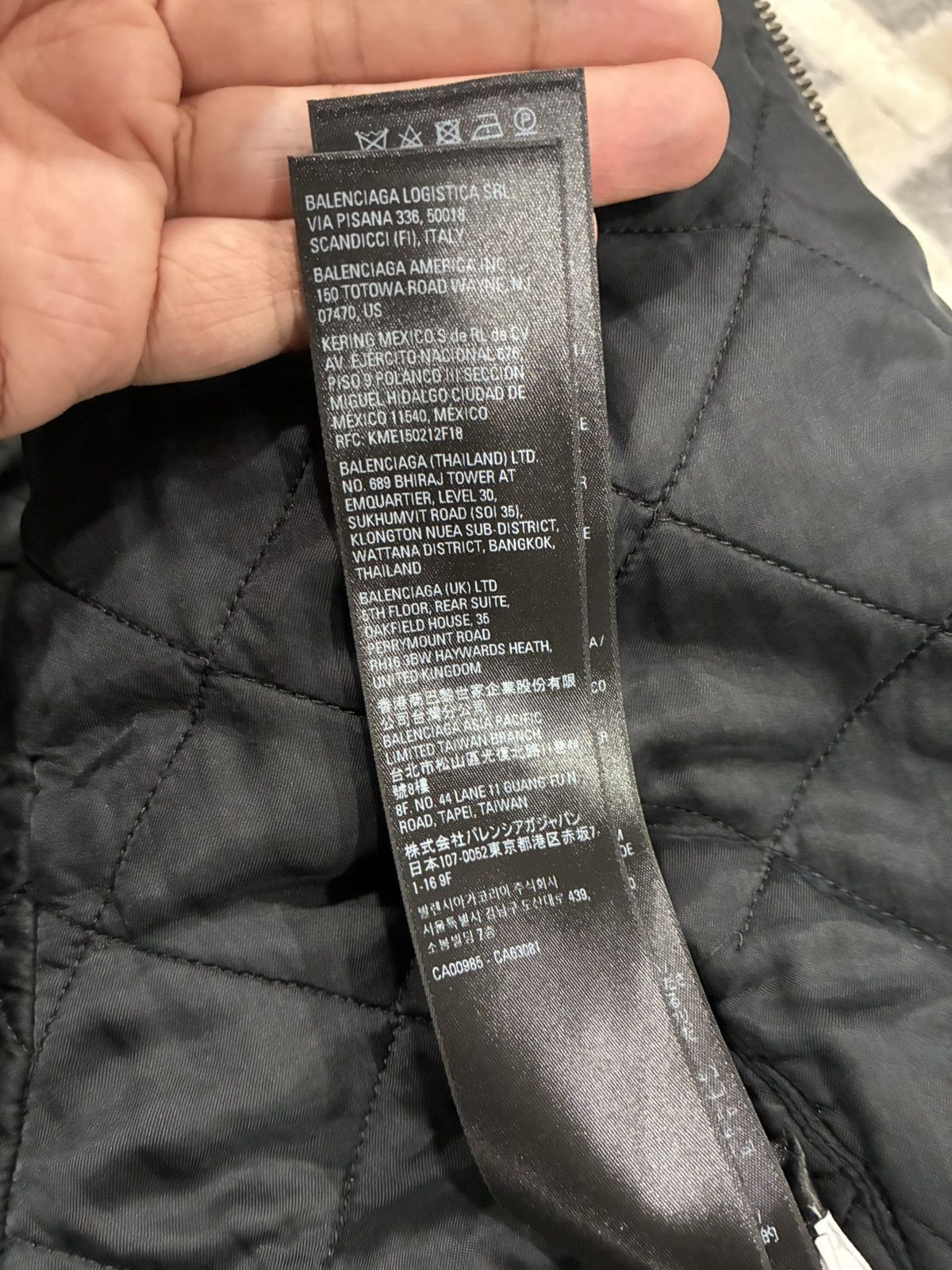 Balenciaga Balenciaga Destroyed Black Bomber Unity Size US M / EU 48-50 / 2 - 7 Thumbnail