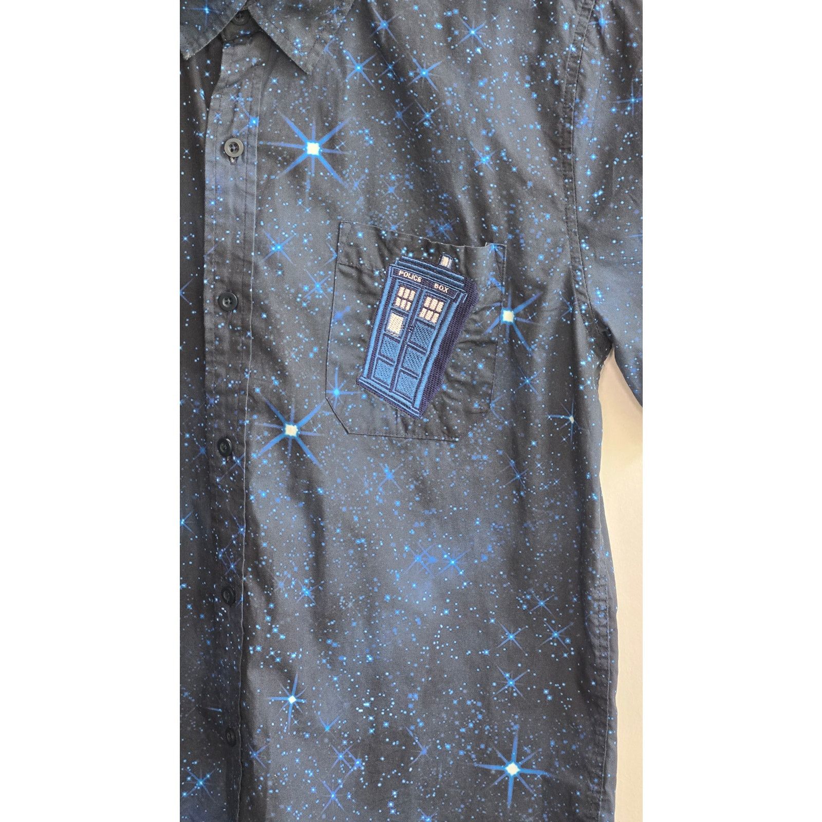 Other Dr. Who Mens Blue Button Down Short Sleeve Shirt Small. Size US S / EU 44-46 / 1 - 2 Thumbnail