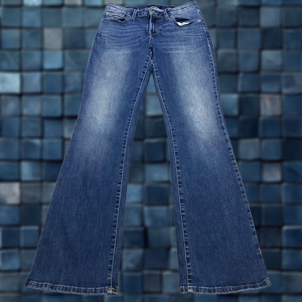 Lucky Brand Lucky Brand Jeans Blue Denim Medium Wash Women 6 Bootcut Pocket 5-Pocket Regular Inseam 31in Stretch Vintage No BMI-2024 Size 28" / US 6 / IT 42 - 1 Thumbnail