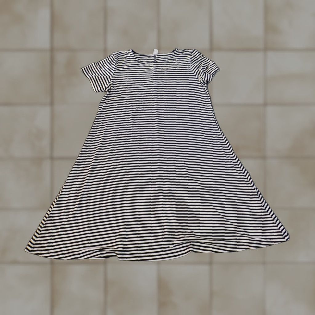 Old Navy Old Navy Shirt Dress Womens Medium Black Striped Rayon Knee Length Stretch Raglan Sleeve V-Neck Pullover Casual Rapple? Size M / US 6-8 / IT 42-44 - 1 Thumbnail
