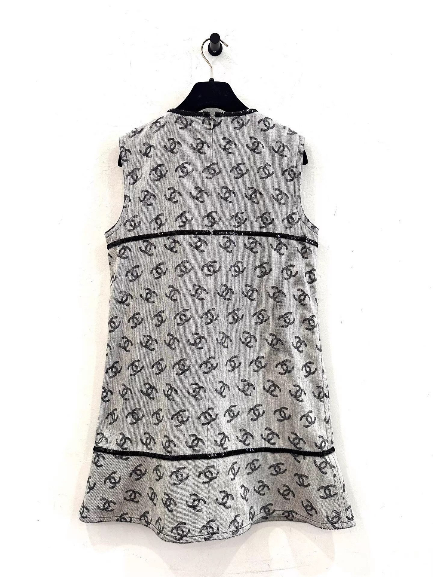 Chanel Chanel women's light gray sequin denim CC all over logo Size M / US 6-8 / IT 42-44 - 3 Thumbnail