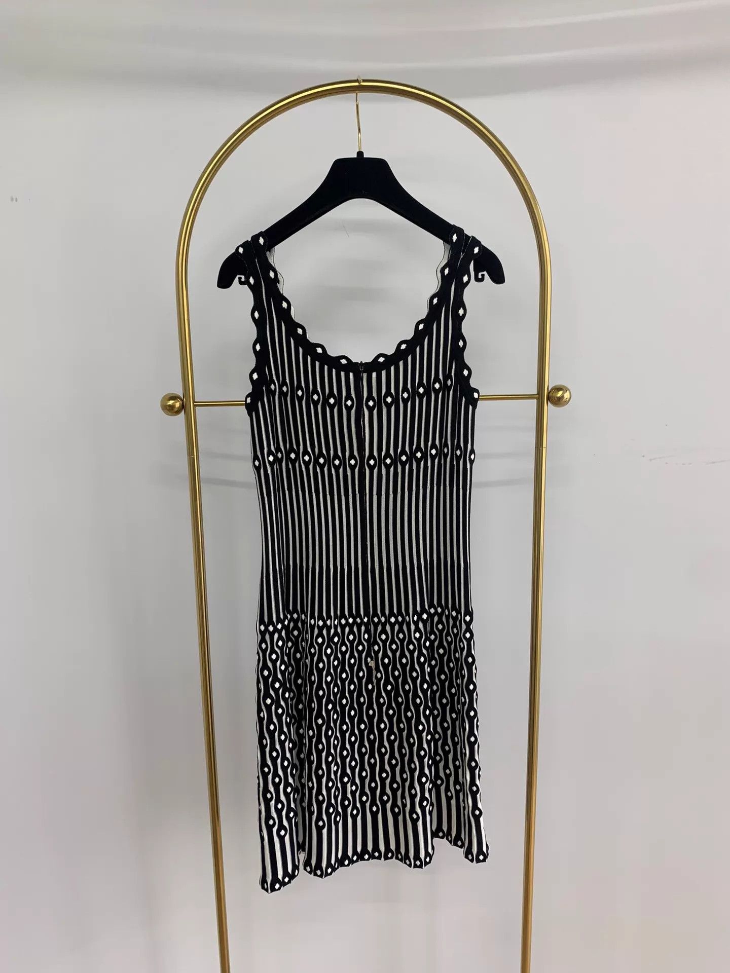 Alaia ALAÏA women's black & white colorblock dress 38 new Size XS / US 0-2 / IT 36-38 - 3 Thumbnail