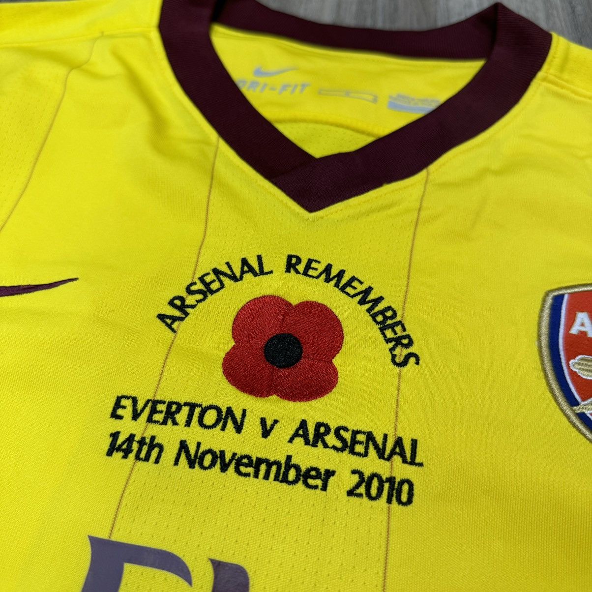 Nike Arsenal 10/11 longsleeves away shirt #4 Fabregas Size US L / EU 52-54 / 3 - 4 Thumbnail