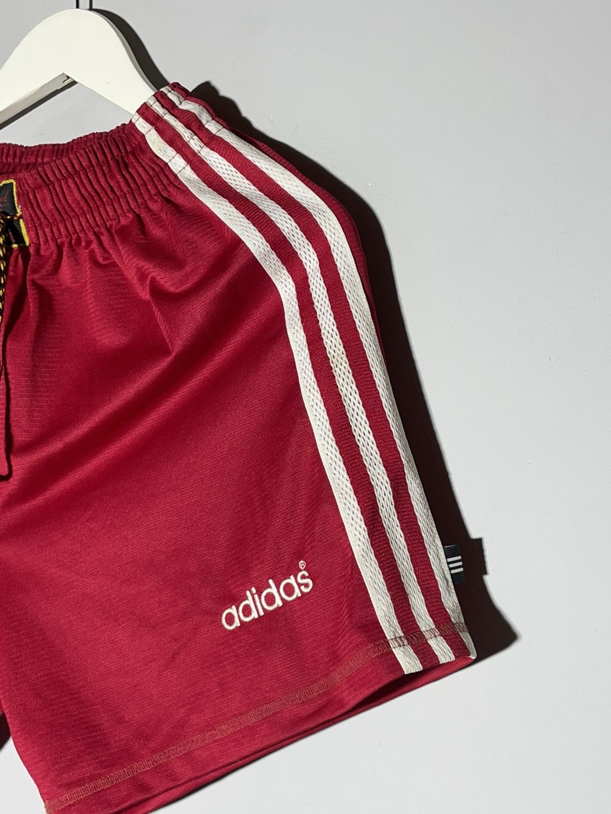Adidas × Vintage Liverpool FC Adidas 1995/96 Vintage Football Shorts Size US 32 / EU 48 - 4 Thumbnail