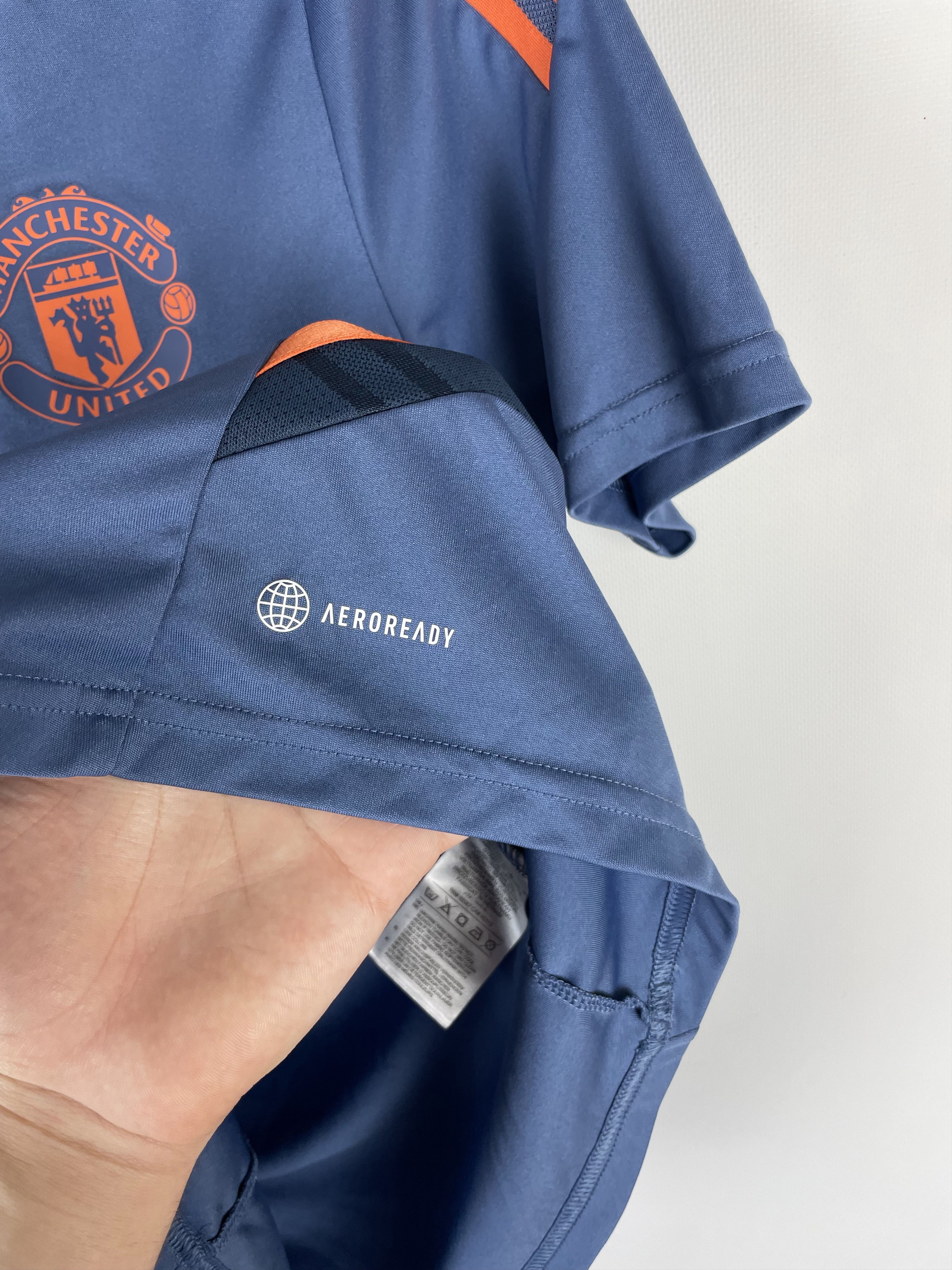 Adidas Vintage Adidas Manchester United Jersey 22-23 Size US S / EU 44-46 / 1 - 7 Thumbnail