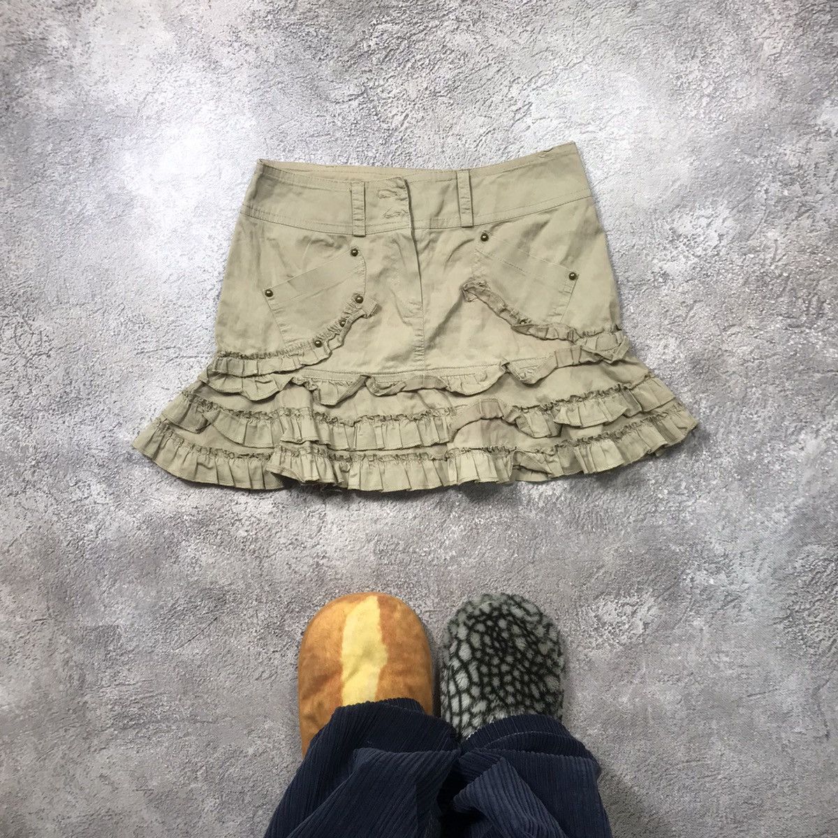 Vintage Vintage Y2K Khaki Mini Skirt Ruffle Avant Garde Streetwear 2 Size 29" - 1 Thumbnail