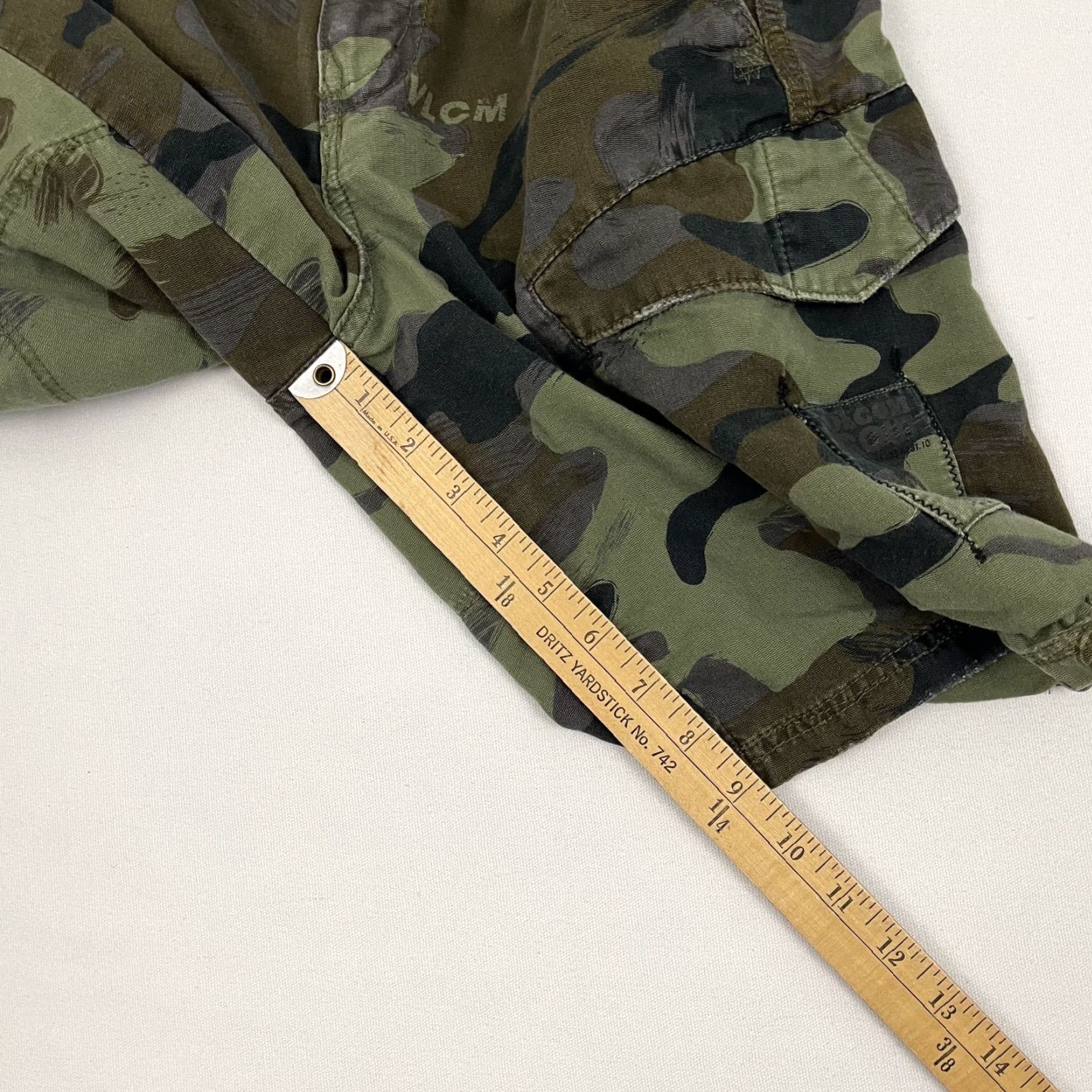 Volcom Volcom Shorts Cargo Scout Mens Size 28 x 9" Green Brown Camo Military Skater Y2K Size US 28 / EU 44 - 7 Thumbnail