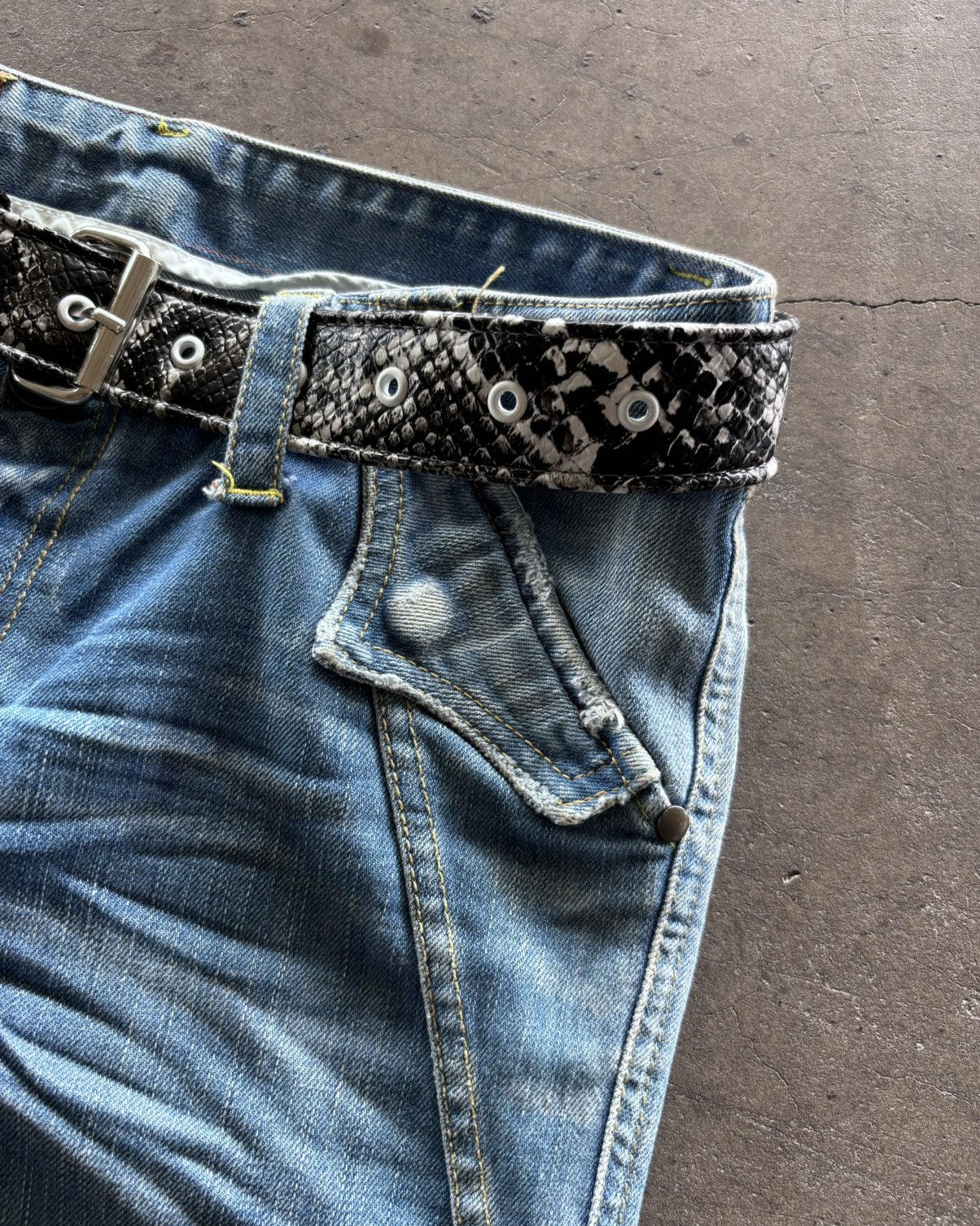 Blue Blue Japan × Japanese Brand Blue Blue Japan Flared Denim Jeans Size US 29 - 4 Thumbnail