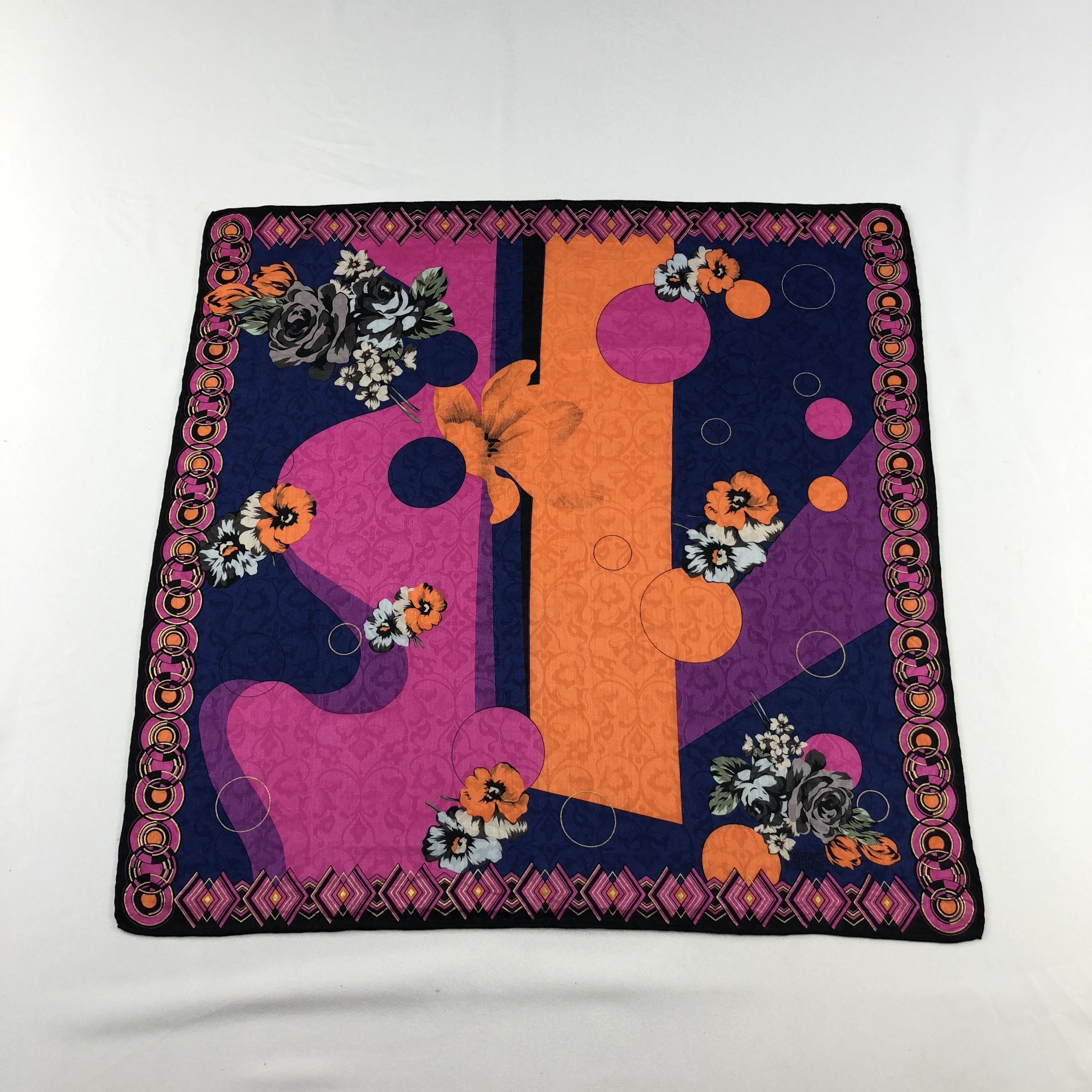 Versace Gianni Versace Handkerchief Neckerchief Bandana H2956 Size ONE SIZE - 1 Thumbnail