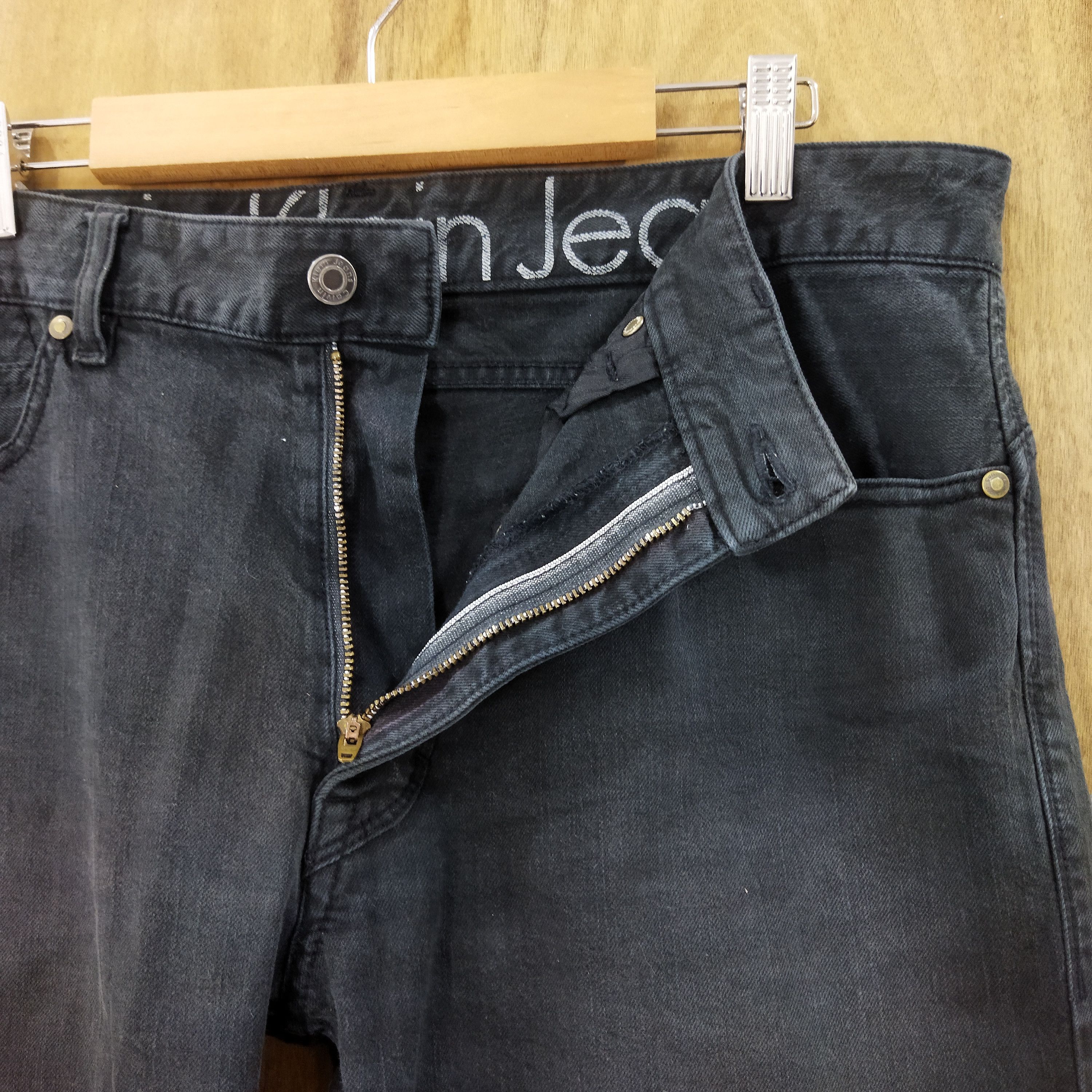 Calvin Klein × Japanese Brand CALVIN KLEIN FADED BLACK JEANS Size US 34 / EU 50 - 6 Thumbnail