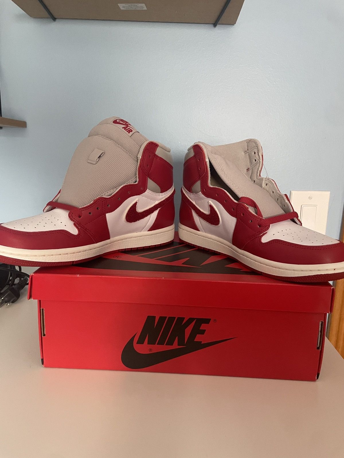 Jordan Brand Jordan 1 high varsity red size 9.5W Size US 9.5 / IT 39.5 - 3 Thumbnail