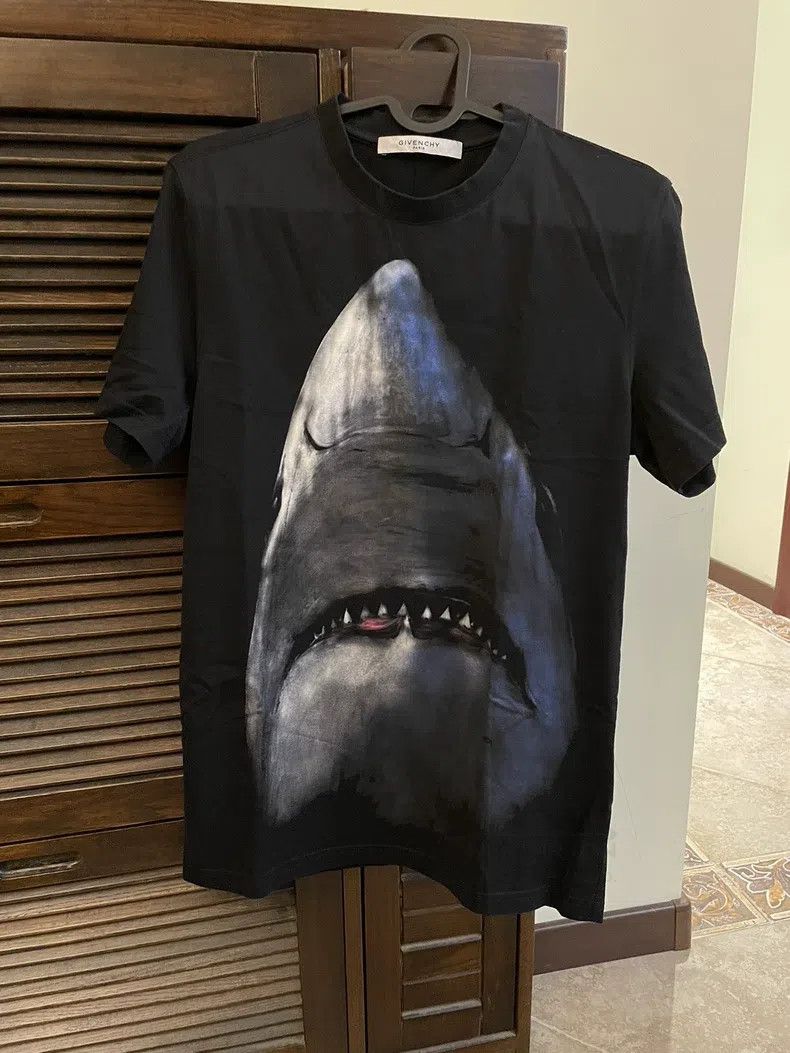 Givenchy Givenchy Shark Short-Sleeve T-Shirt Size US XS / EU 42 / 0 - 1 Thumbnail