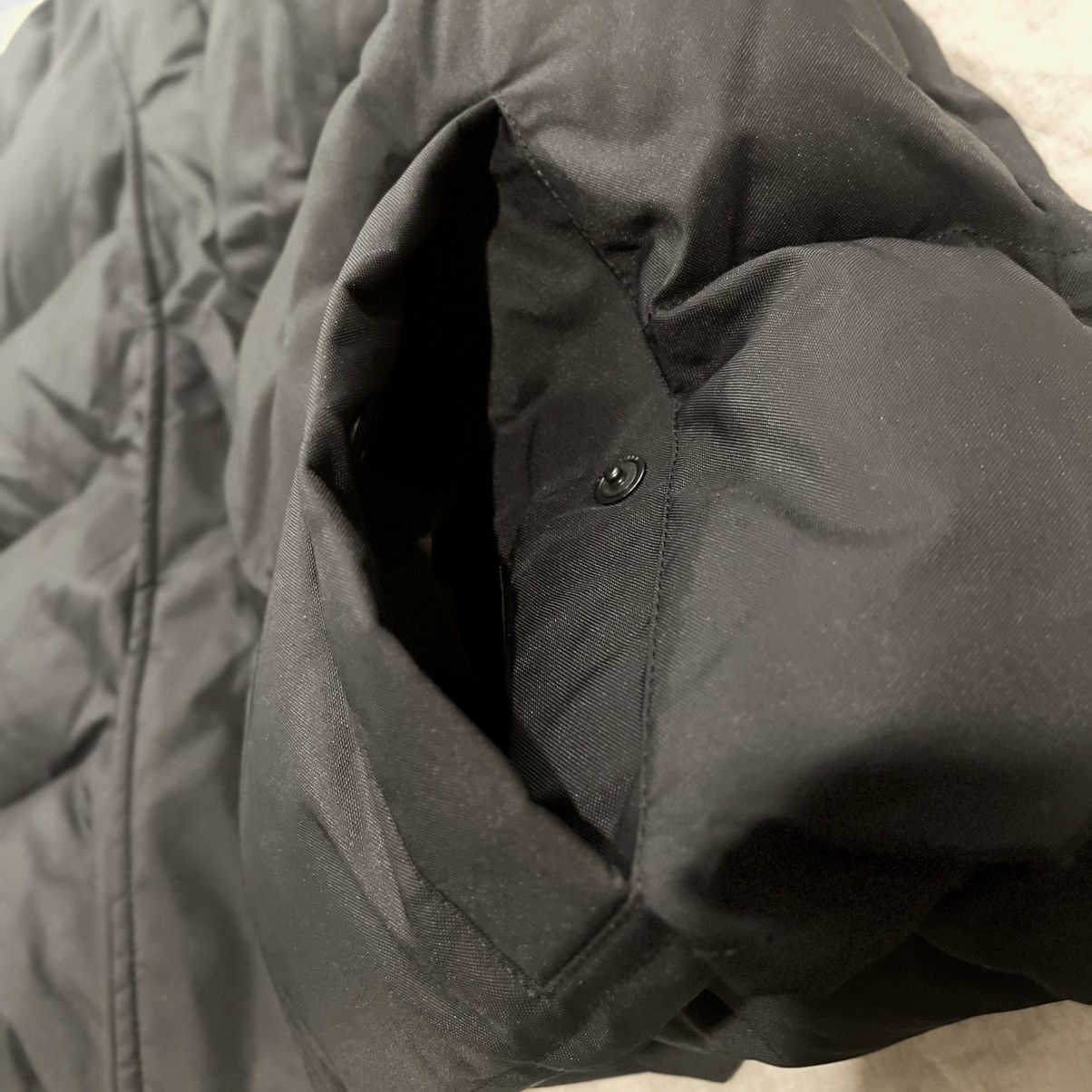 Balenciaga Balenciaga C Shape Embroidered BB Logo Puffer Jacket Size L / US 10 / IT 46 - 10 Thumbnail