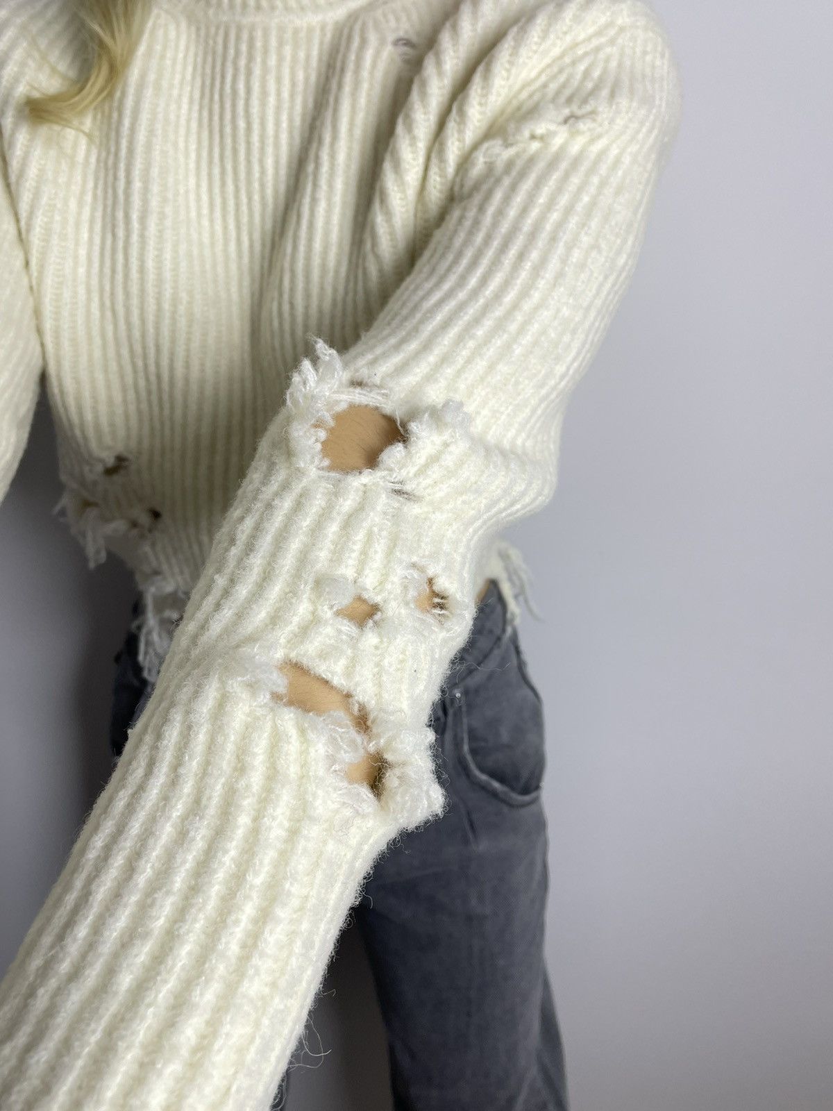 Yeezy YEEZY Season 3 Cropped & Distressed Ribbed Wool Sweater Size S / US 4 / IT 40 - 15 Thumbnail