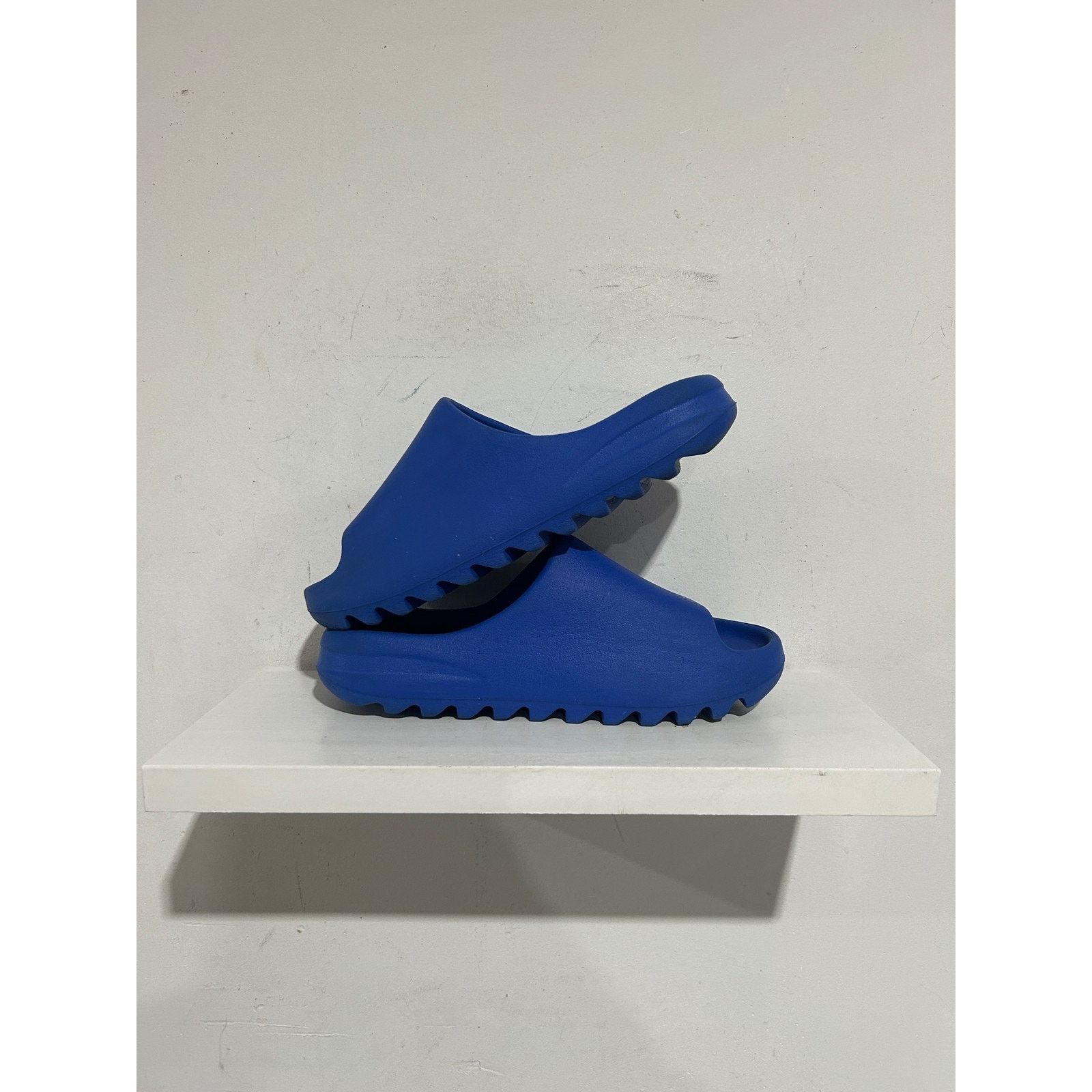 Adidas ADIDAS YEEZY SLIDE AZURE SIZE 8 PREOWNED Size US 8 / EU 41 - 3 Thumbnail
