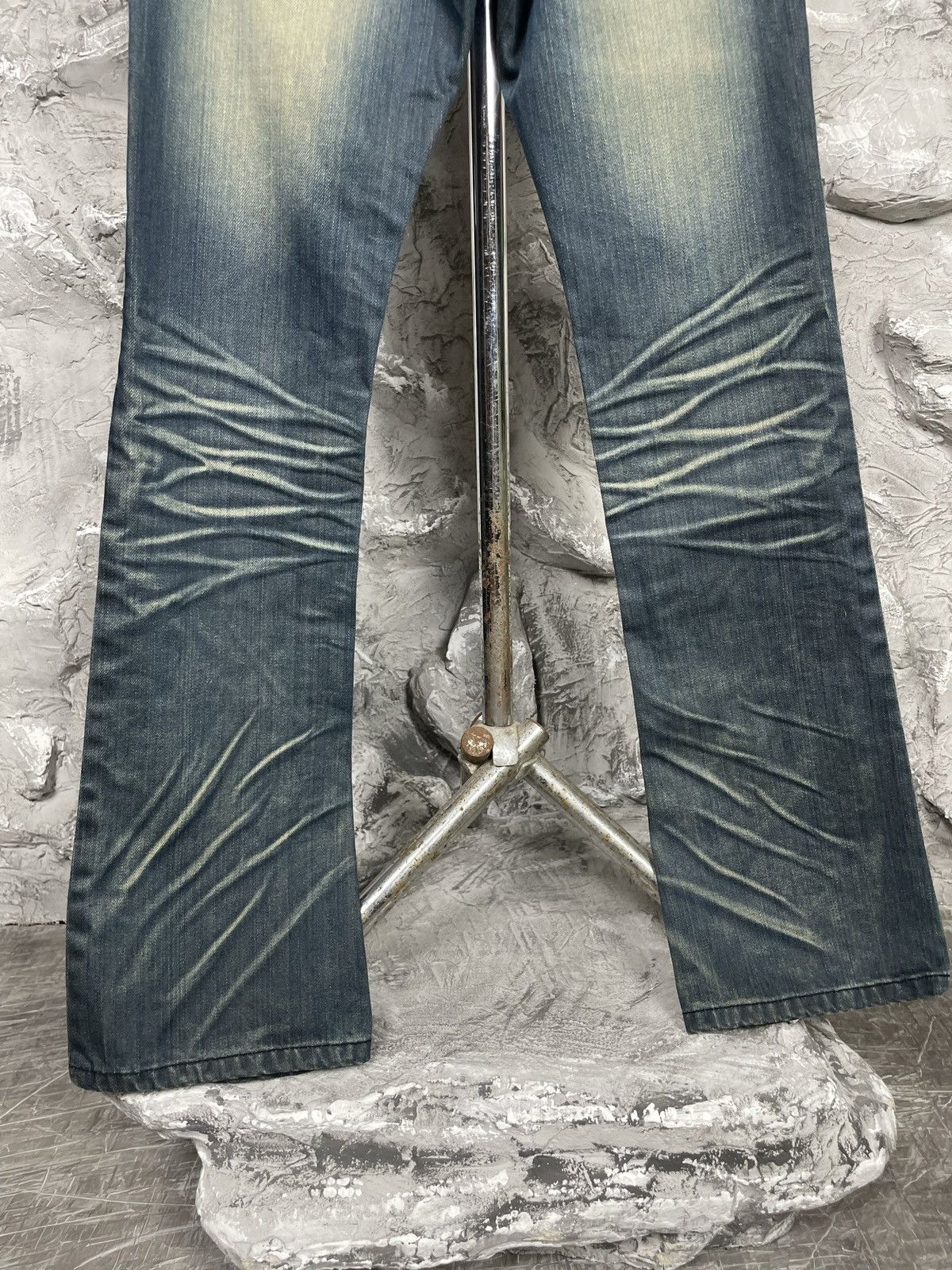 If Six Was Nine × Japanese Brand Vintage Y2K Fade Distressed Rhinestones Bootcut Jeans Size 27" / US 4 / IT 40 - 8 Thumbnail