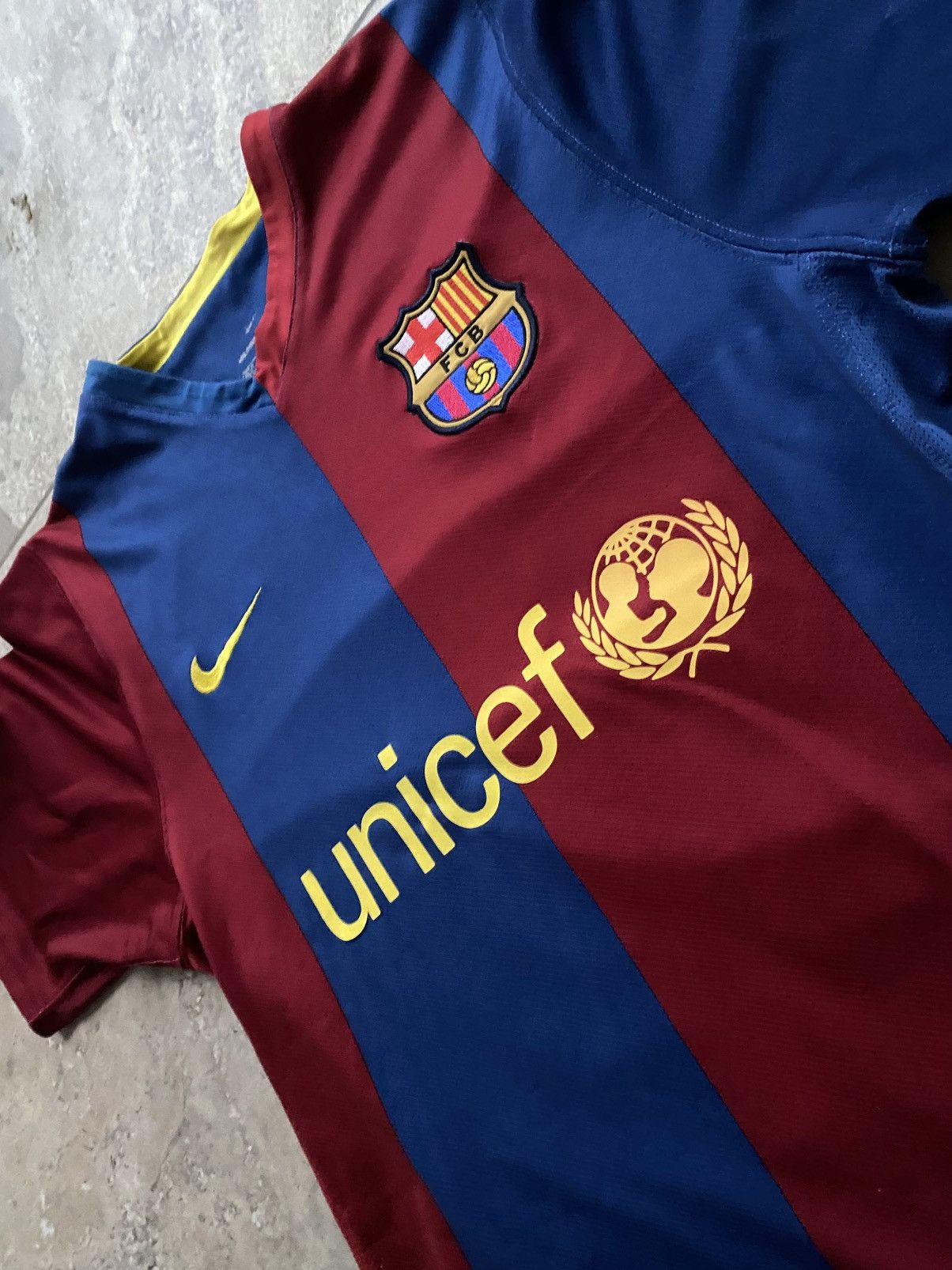 Vintage Messi 2006-2007 Kit F.C Barcelona #19 (Like New) Size US M / EU 48-50 / 2 - 4 Thumbnail