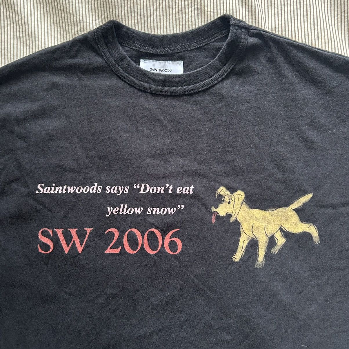Saintwoods SAINTWOODS yellow snow black and gold Tee Shirt Size US S / EU 44-46 / 1 - 2 Thumbnail