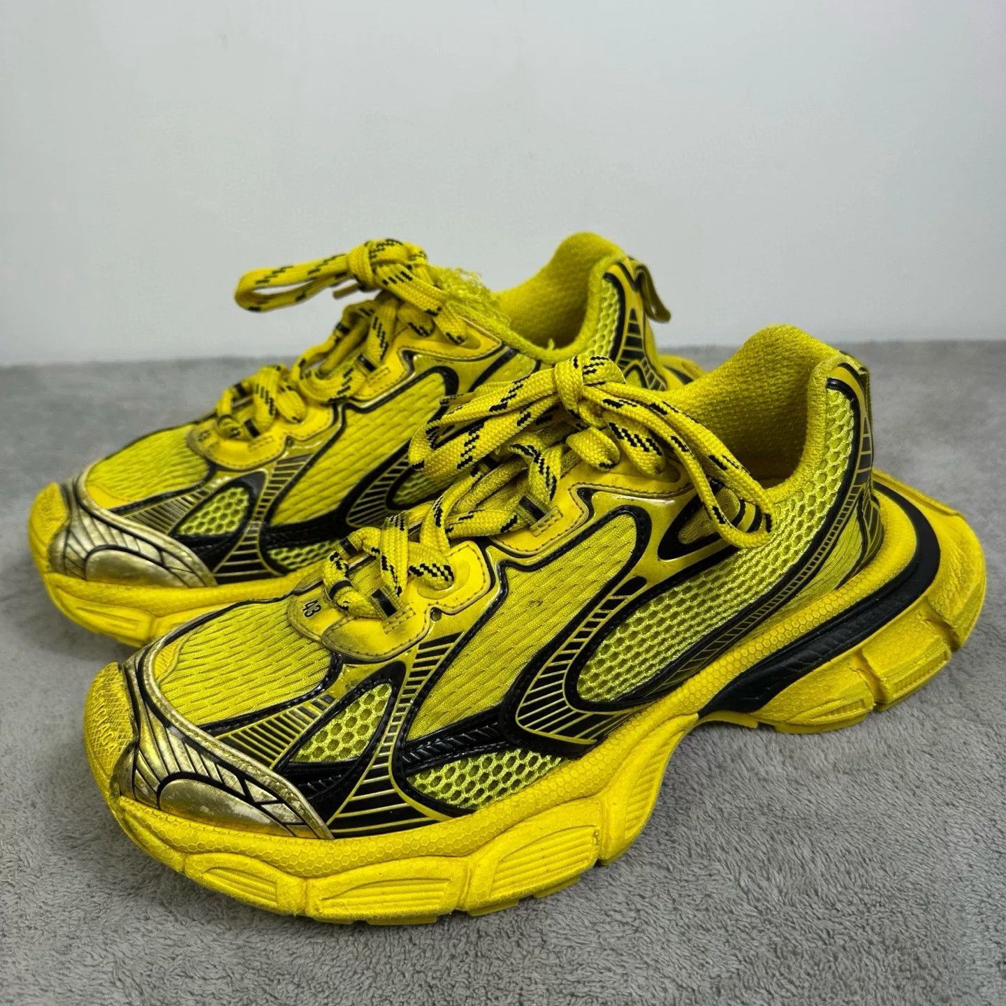 Balenciaga Balenciaga Yellow Lowtop Sneakers XXXL Men Size US 10 / EU 43 - 1 Thumbnail