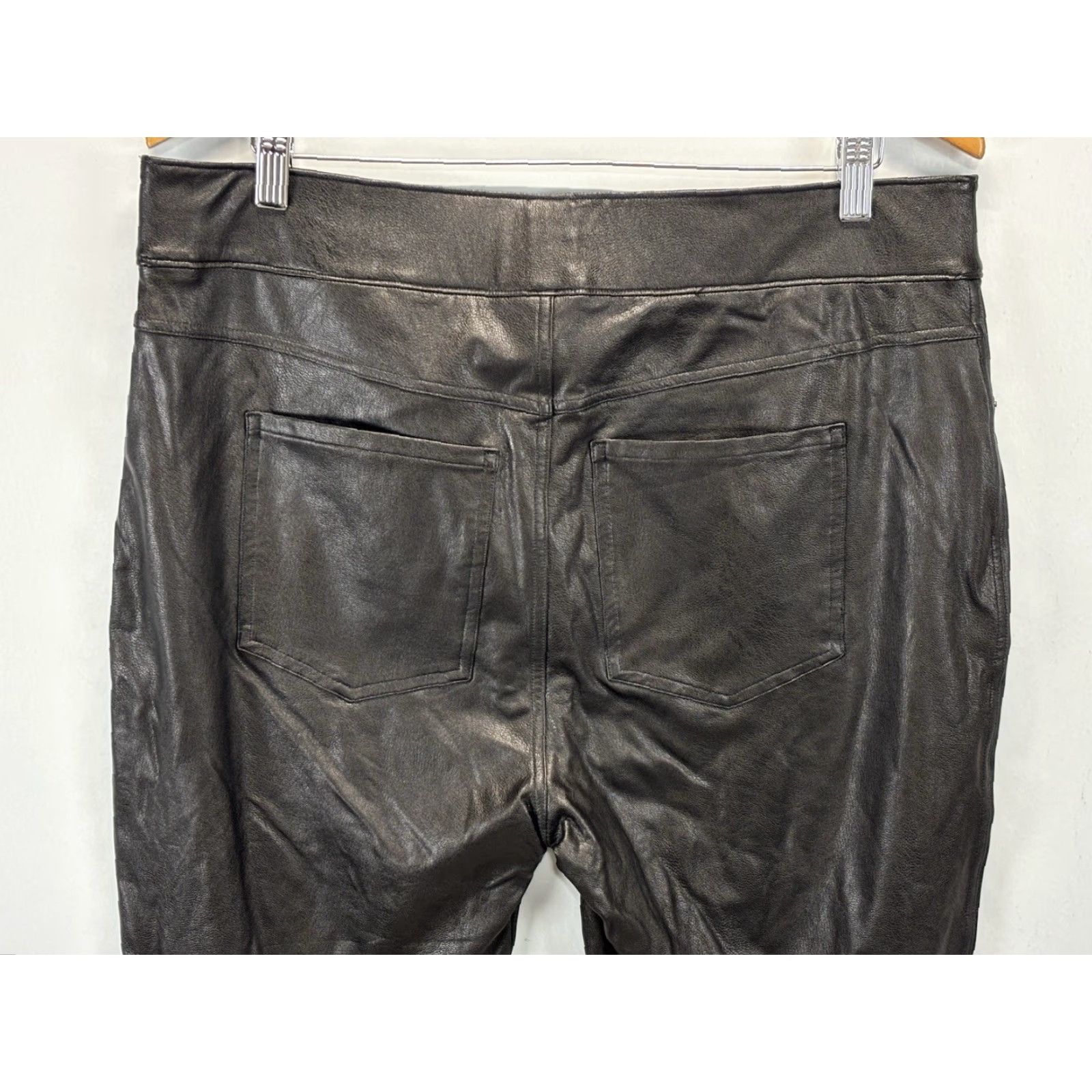 Spanx Spanx Black Plus Size High Rise Faux Leather Leggings Leggings 1X Womens Black 1X High Rise Faux Leather Spanx Concert GoingOut Pre-owned Good Size 40" / US 18 - 4 Thumbnail