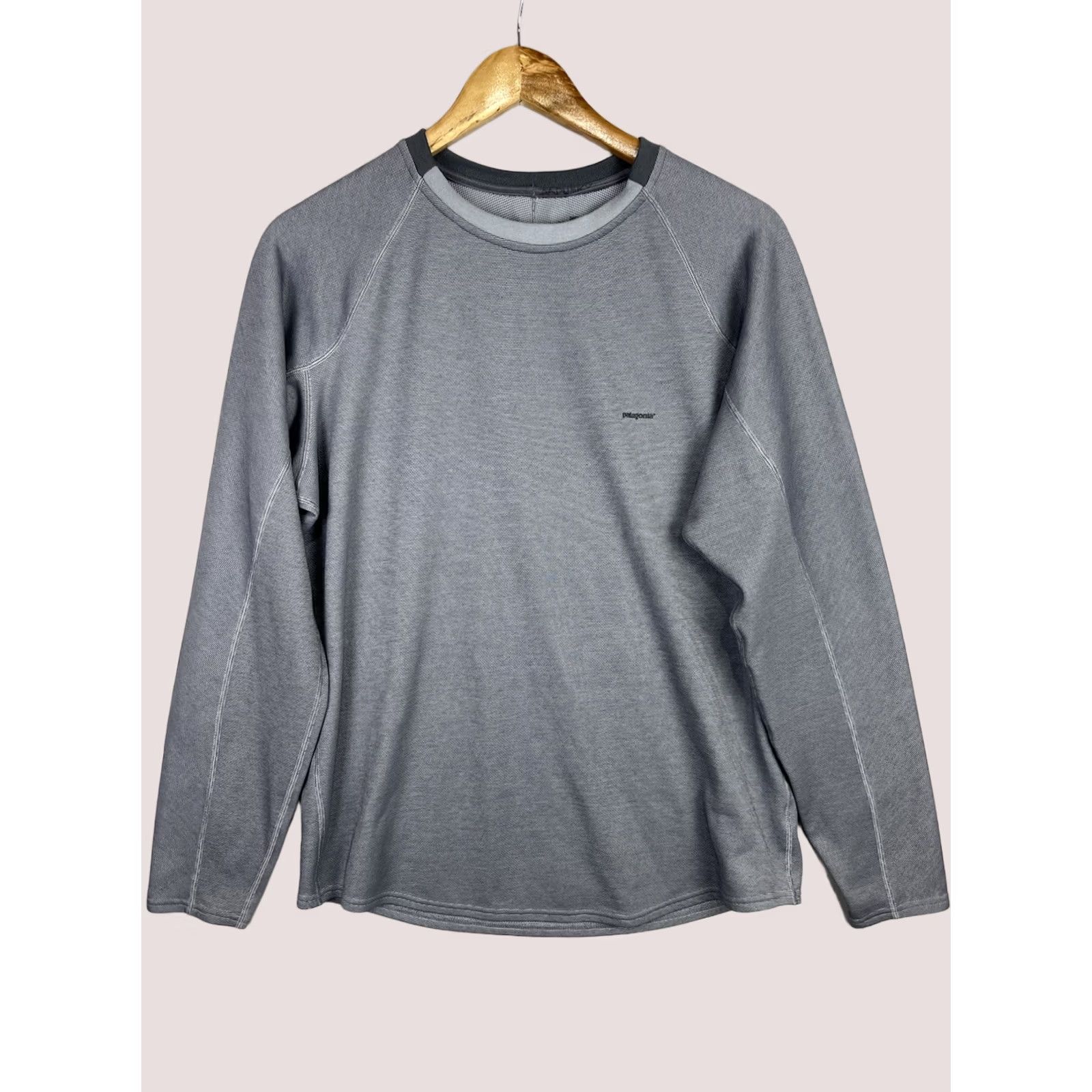 Patagonia Patagonia Shirt Mens L Gray Capilene Baselayer Performance Long Sleeve Pullover Casual Activewear Size US L / EU 52-54 / 3 - 1 Thumbnail